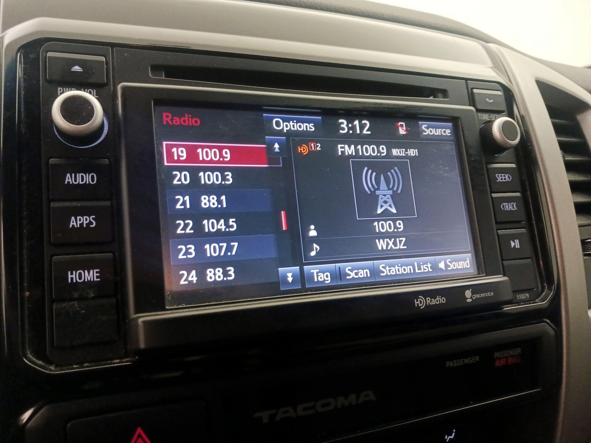 Thumbnail: 2015 Toyota Tacoma - 15