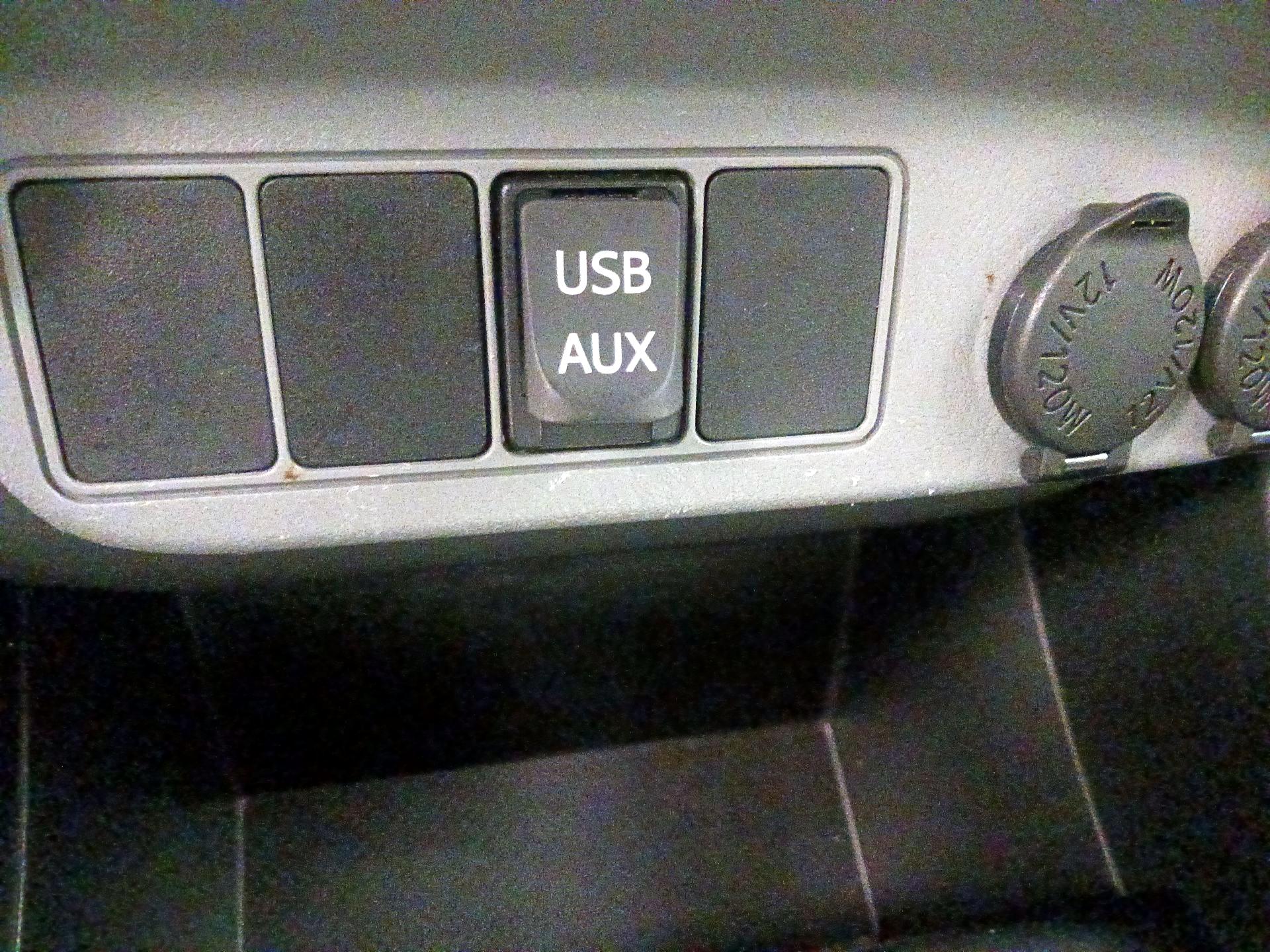 Thumbnail: 2015 Toyota Tacoma - 18