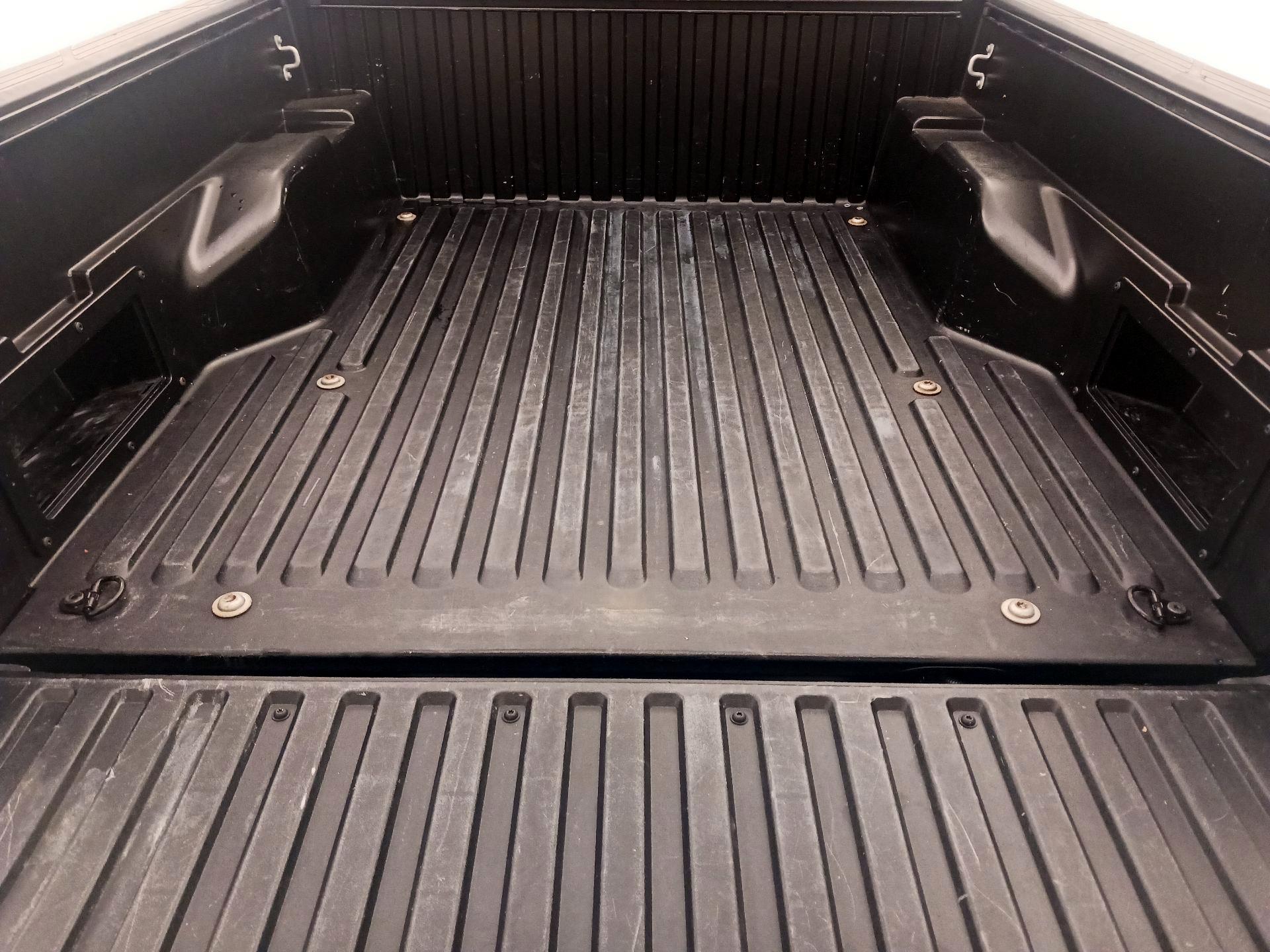 Thumbnail: 2015 Toyota Tacoma - 20