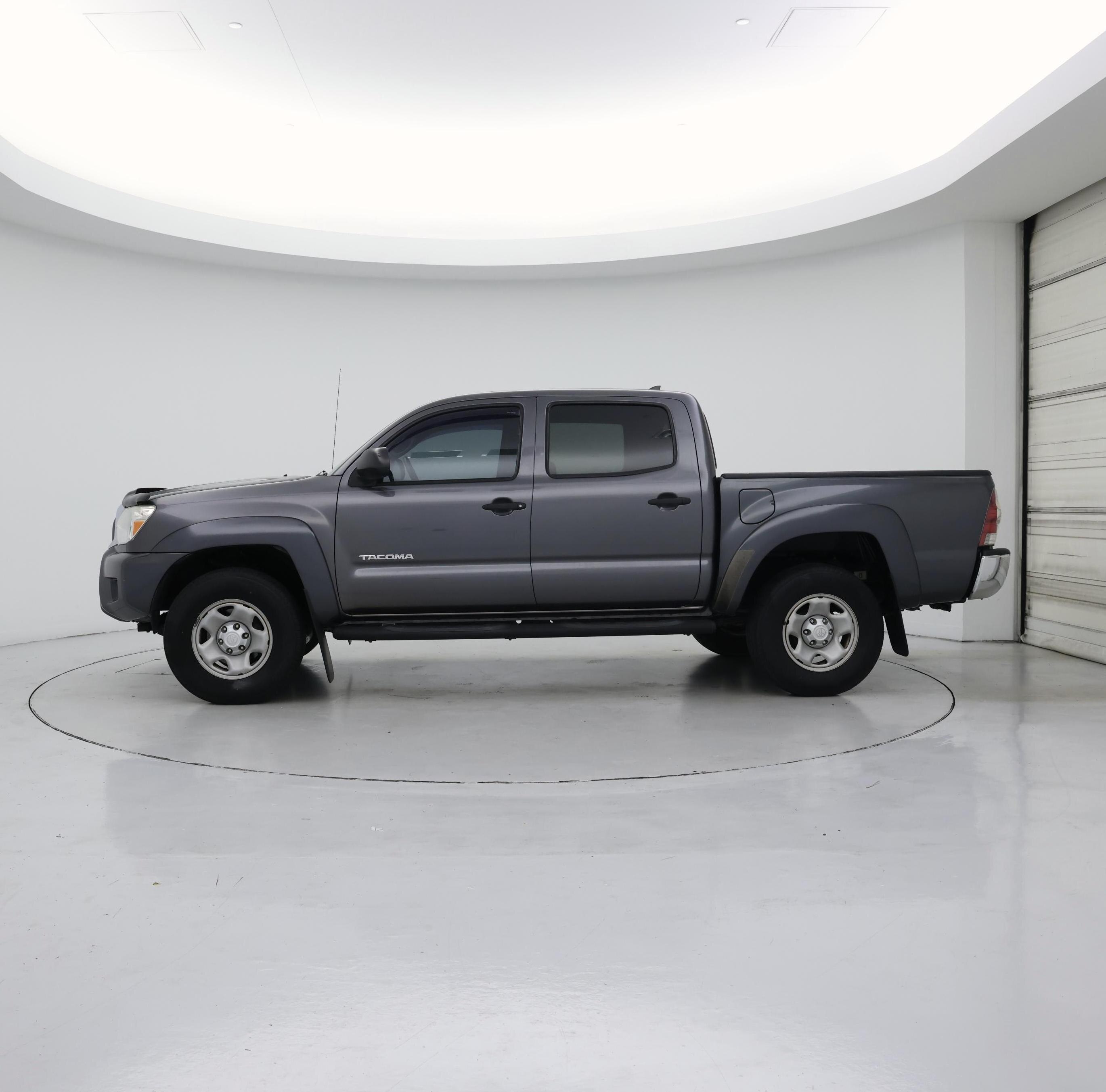 Thumbnail: 2015 Toyota Tacoma - 3