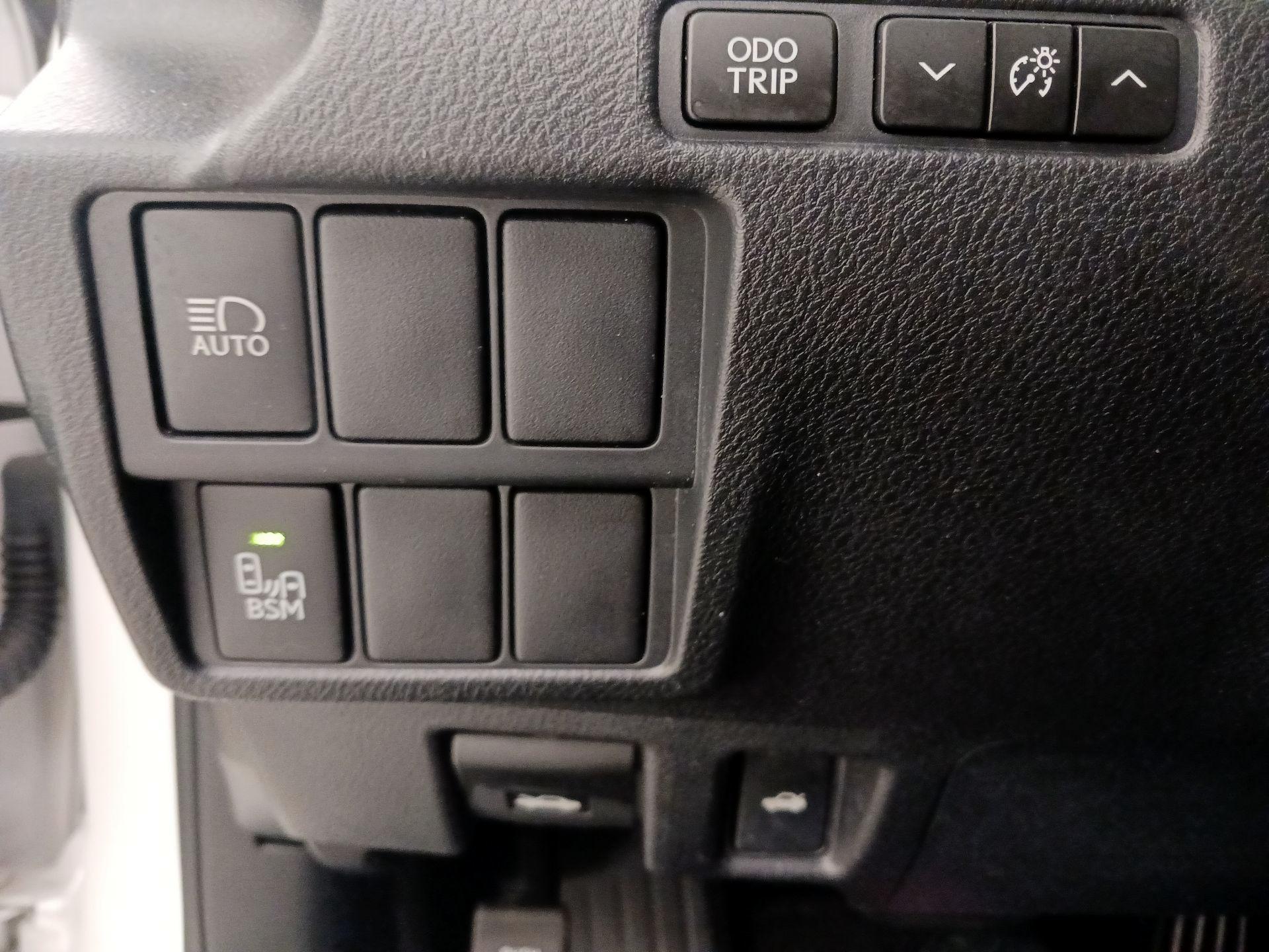 Thumbnail: 2017 Lexus IS - 13