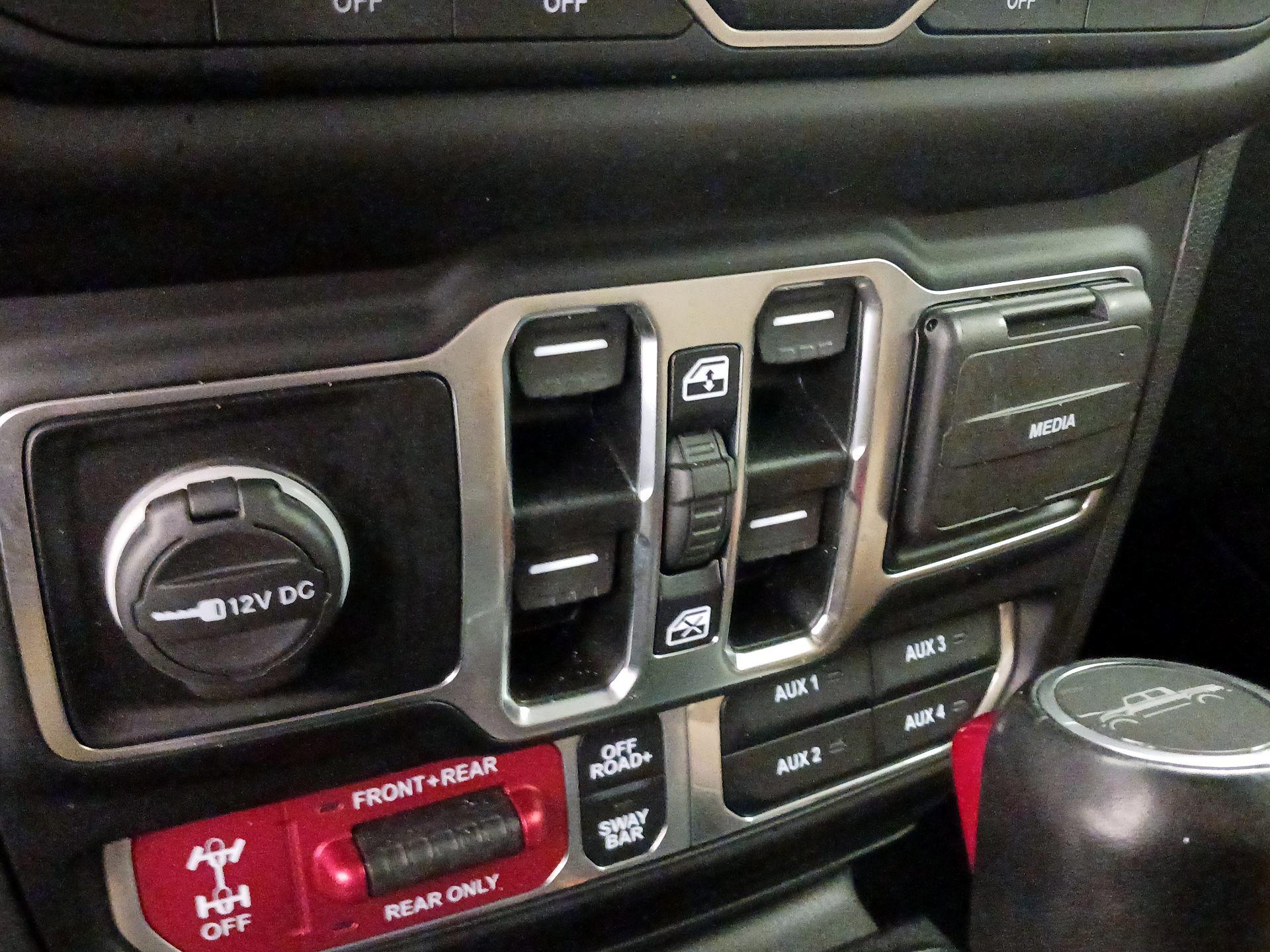 Thumbnail: 2021 Jeep Gladiator - 19