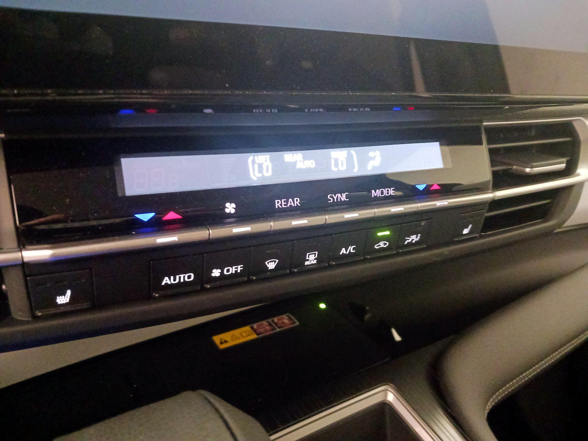 Thumbnail: 2025 Toyota Sienna - 17