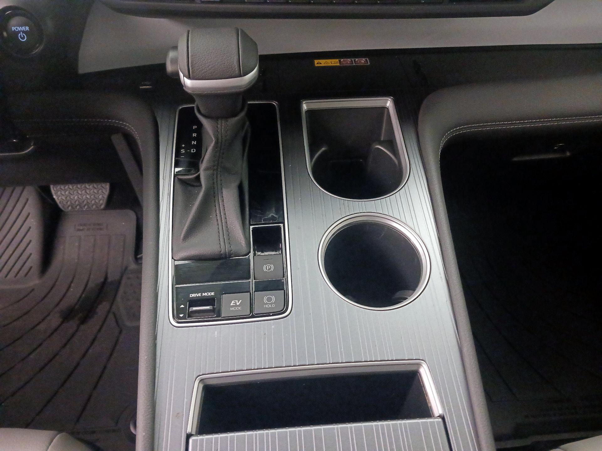 Thumbnail: 2025 Toyota Sienna - 18