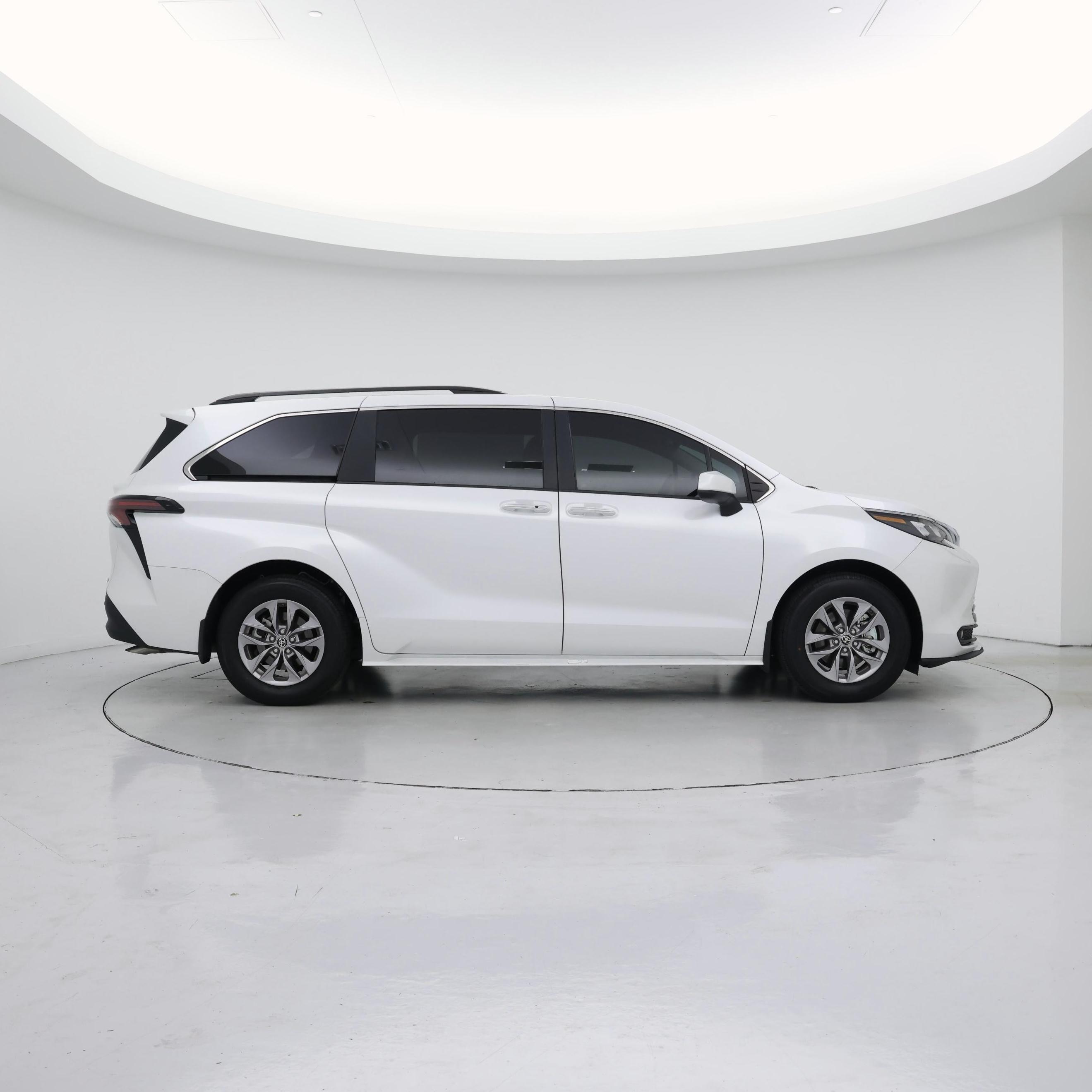 Thumbnail: 2025 Toyota Sienna - 7