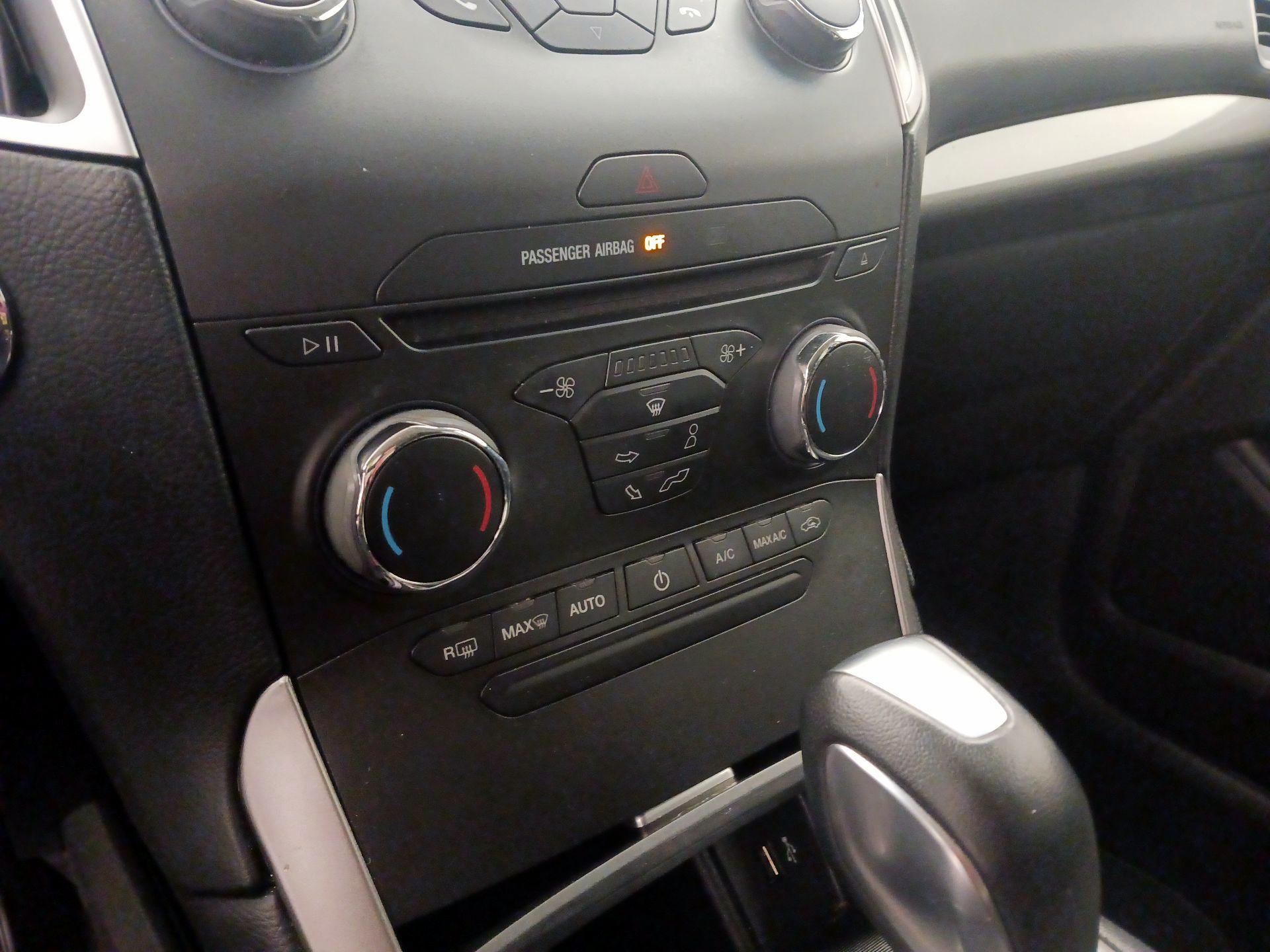 Thumbnail: 2017 Ford Edge - 16