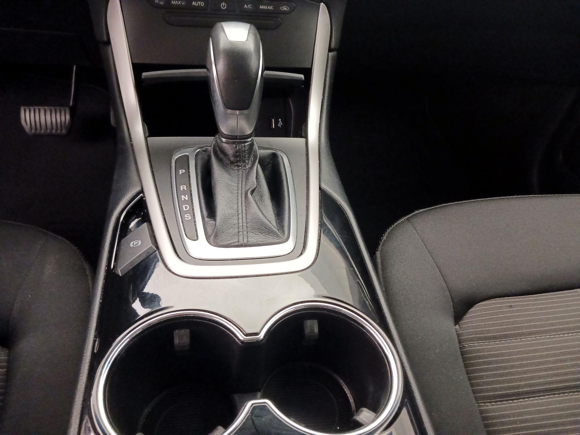 Thumbnail: 2017 Ford Edge - 17