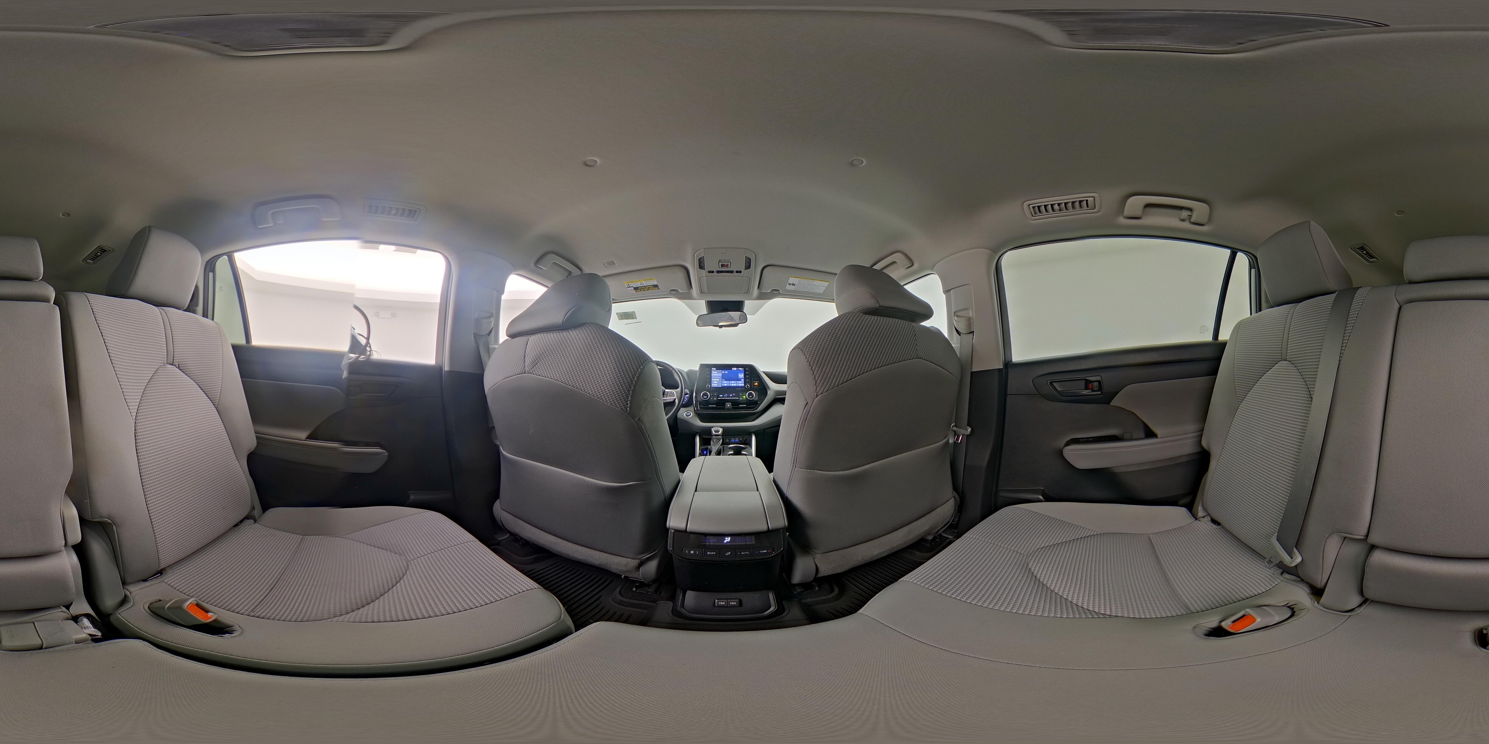 2022 Toyota Highlander LE - Photo 27
