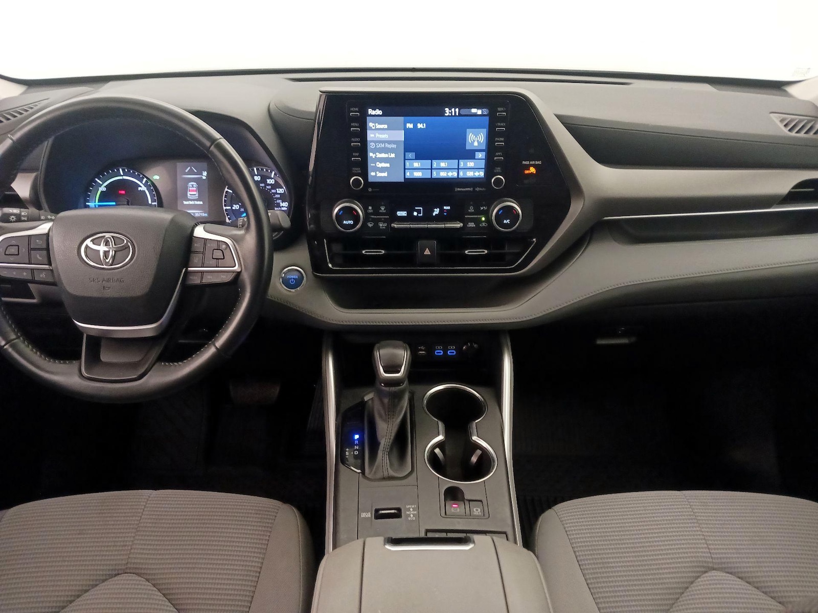 2022 Toyota Highlander LE - Photo 10