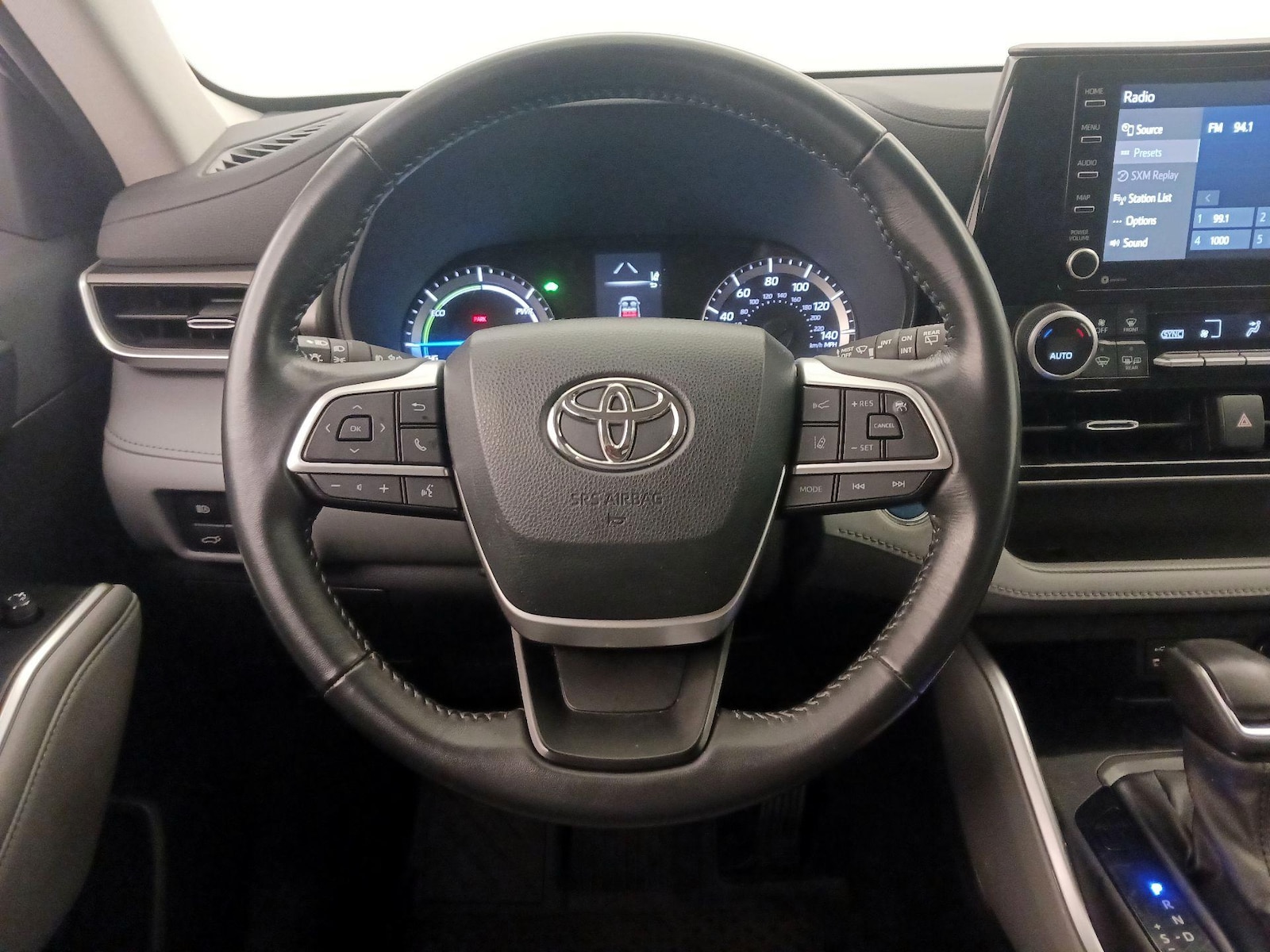 2022 Toyota Highlander LE - Photo 11