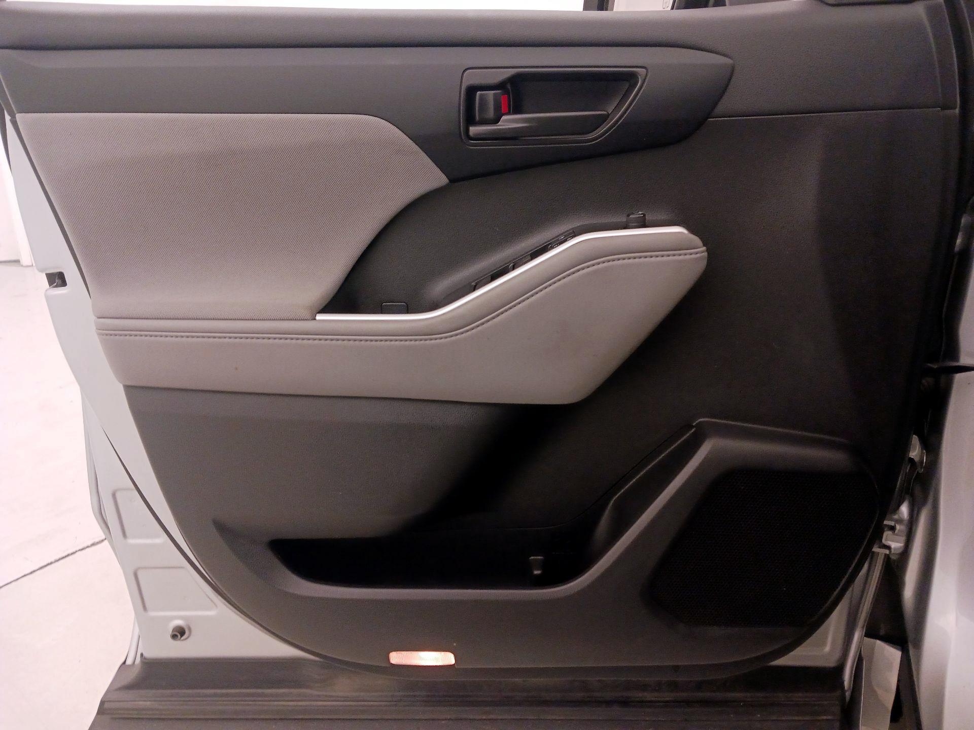 Thumbnail: 2022 Toyota Highlander - 12