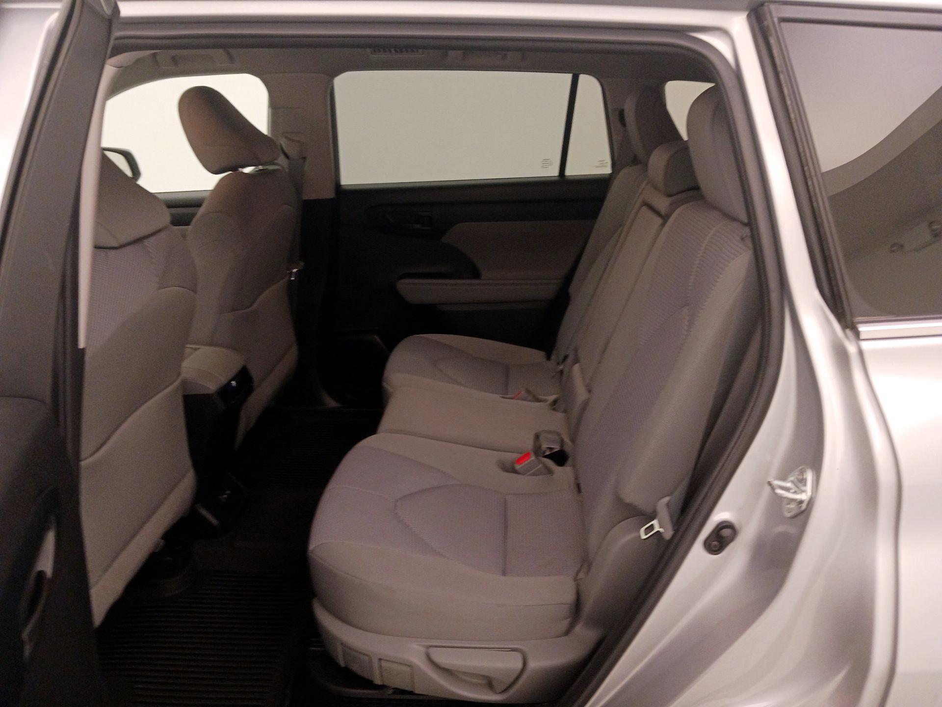 Thumbnail: 2022 Toyota Highlander - 19