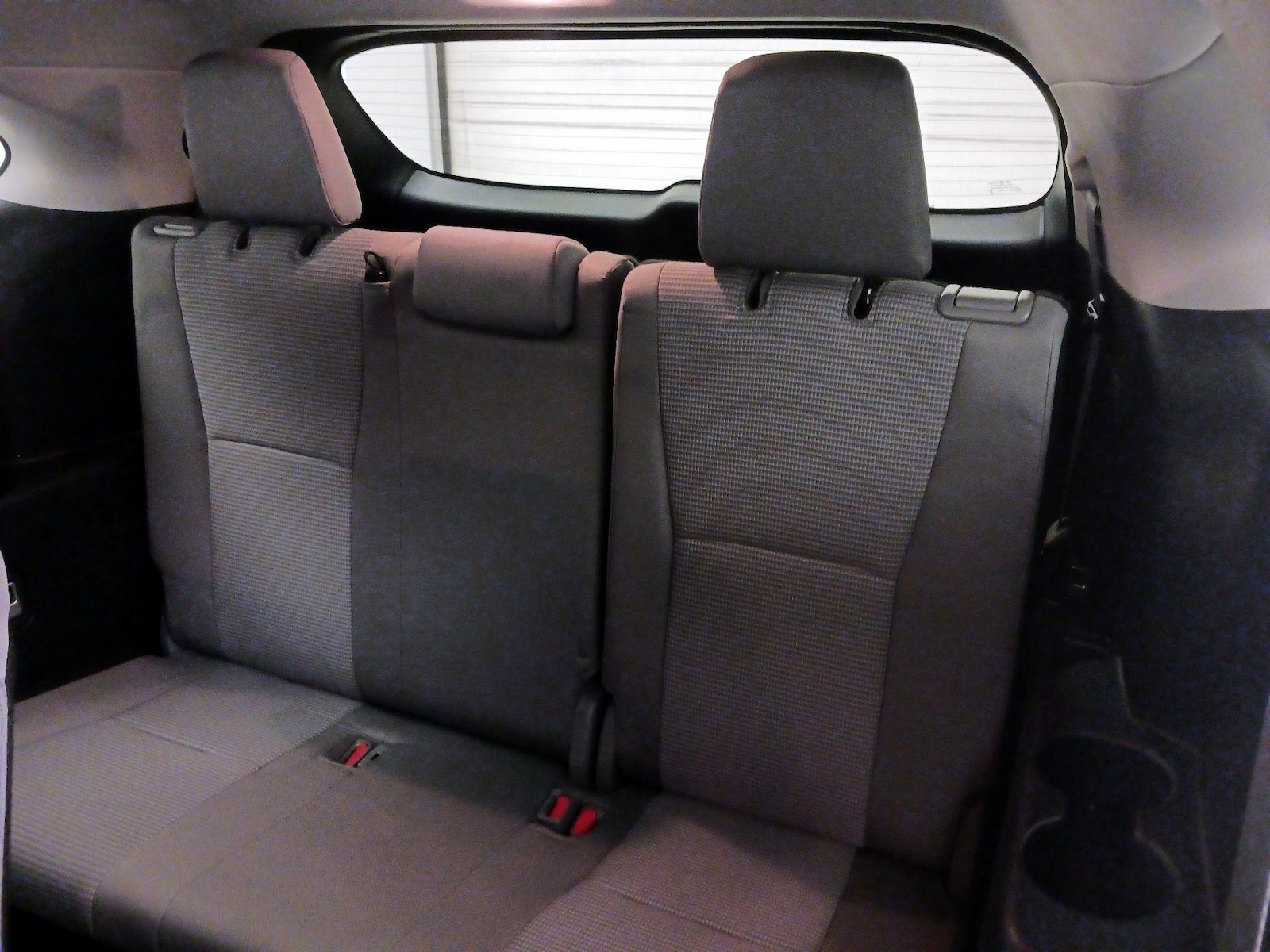 2022 Toyota Highlander LE - Photo 21