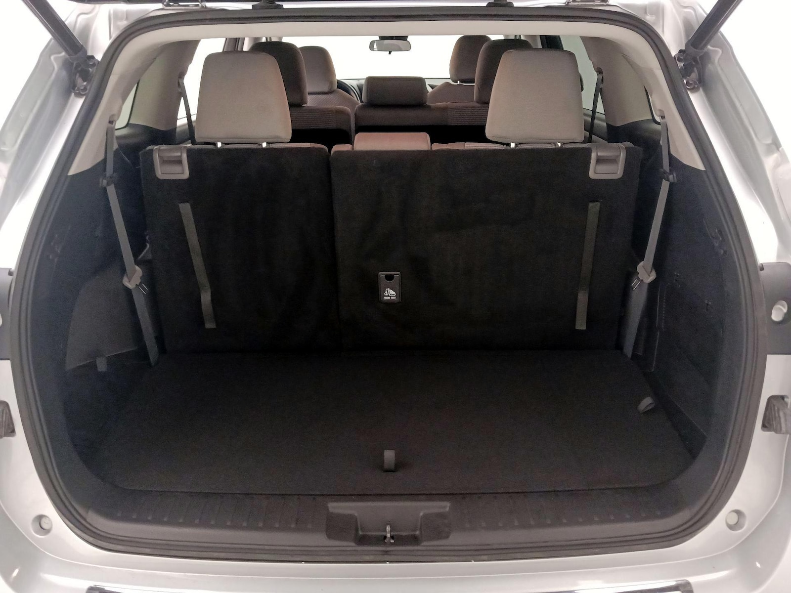 2022 Toyota Highlander LE - Photo 22