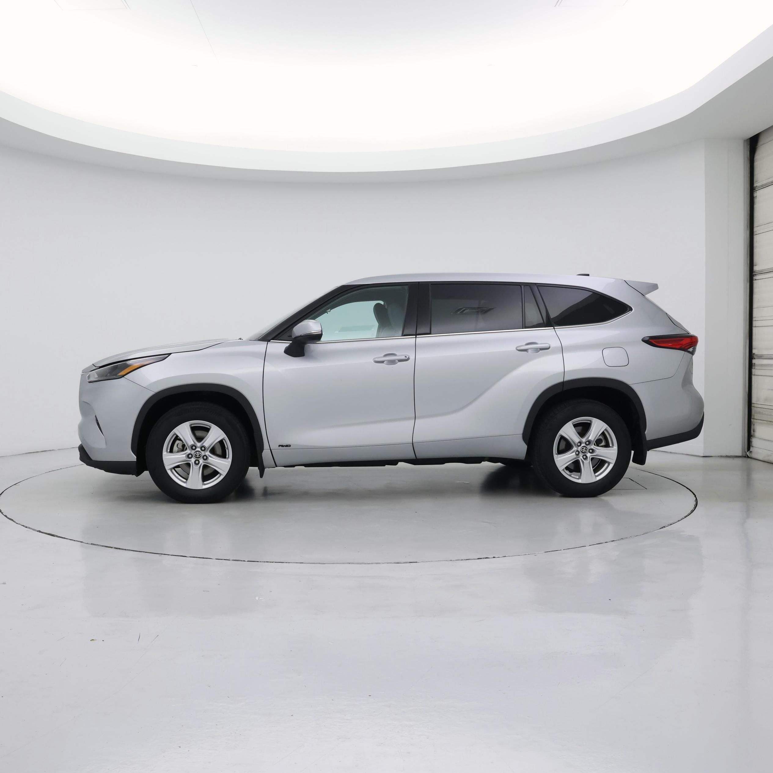 Thumbnail: 2022 Toyota Highlander - 3