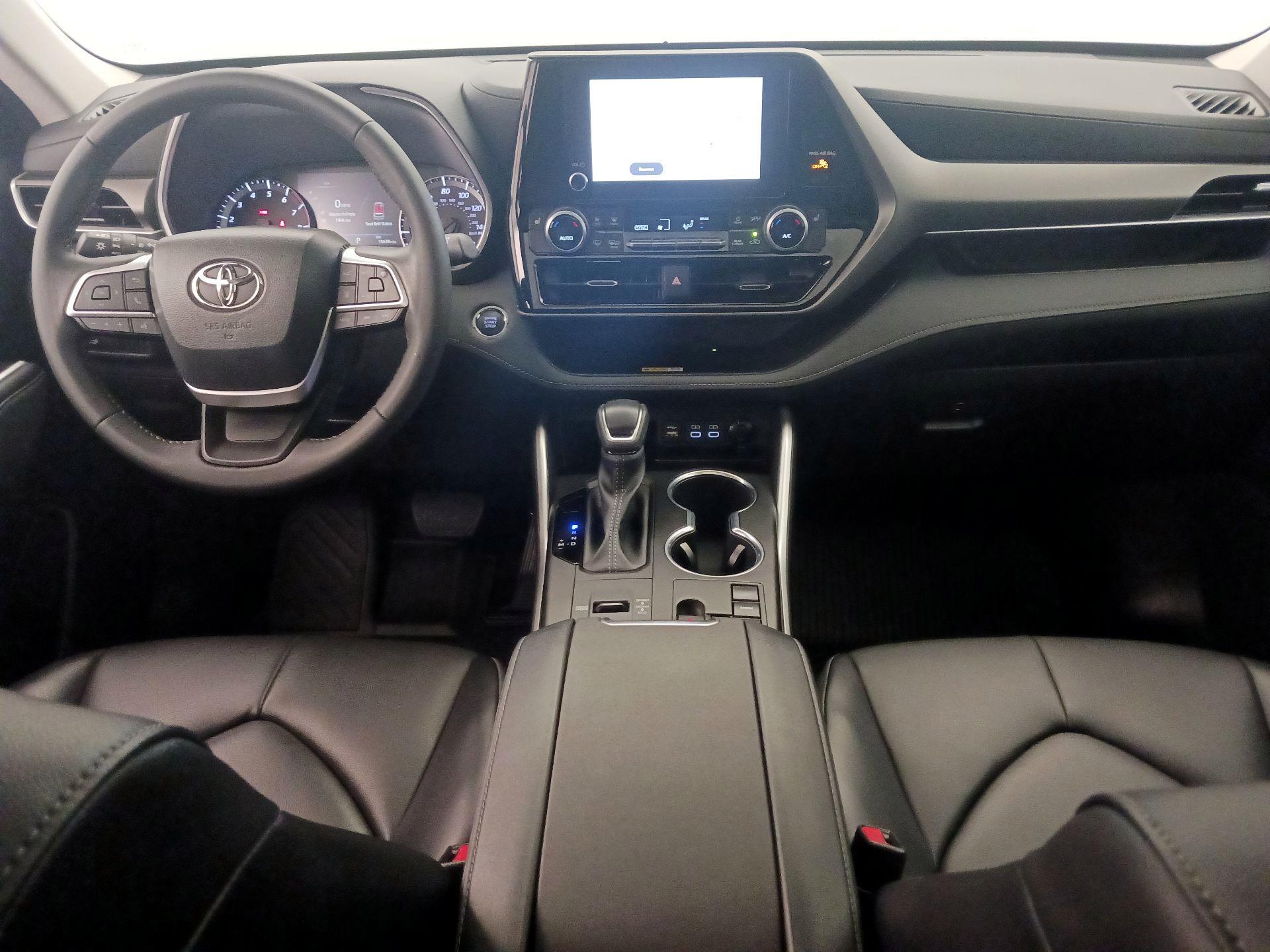 Thumbnail: 2023 Toyota Highlander - 9