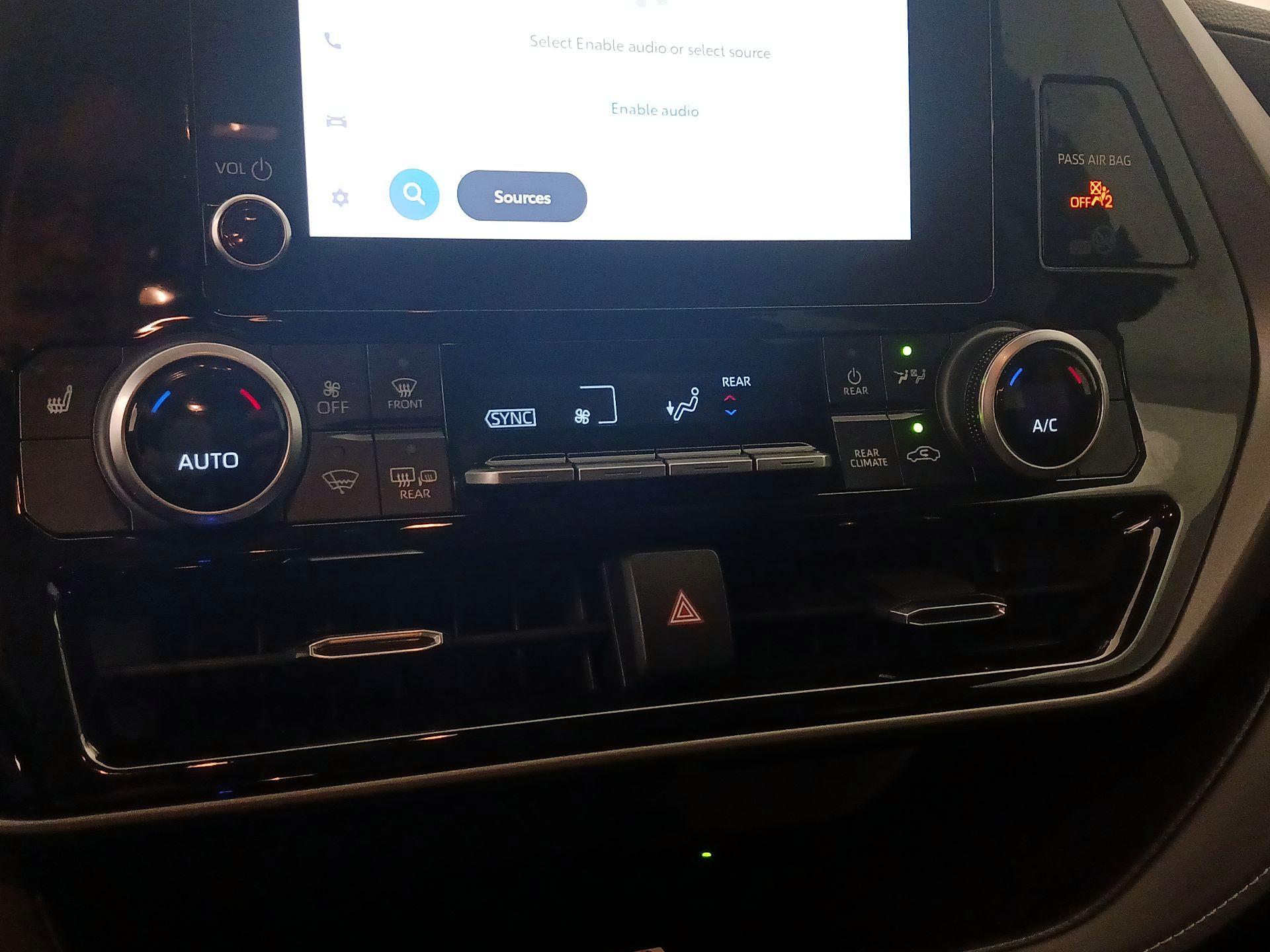 Thumbnail: 2023 Toyota Highlander - 16