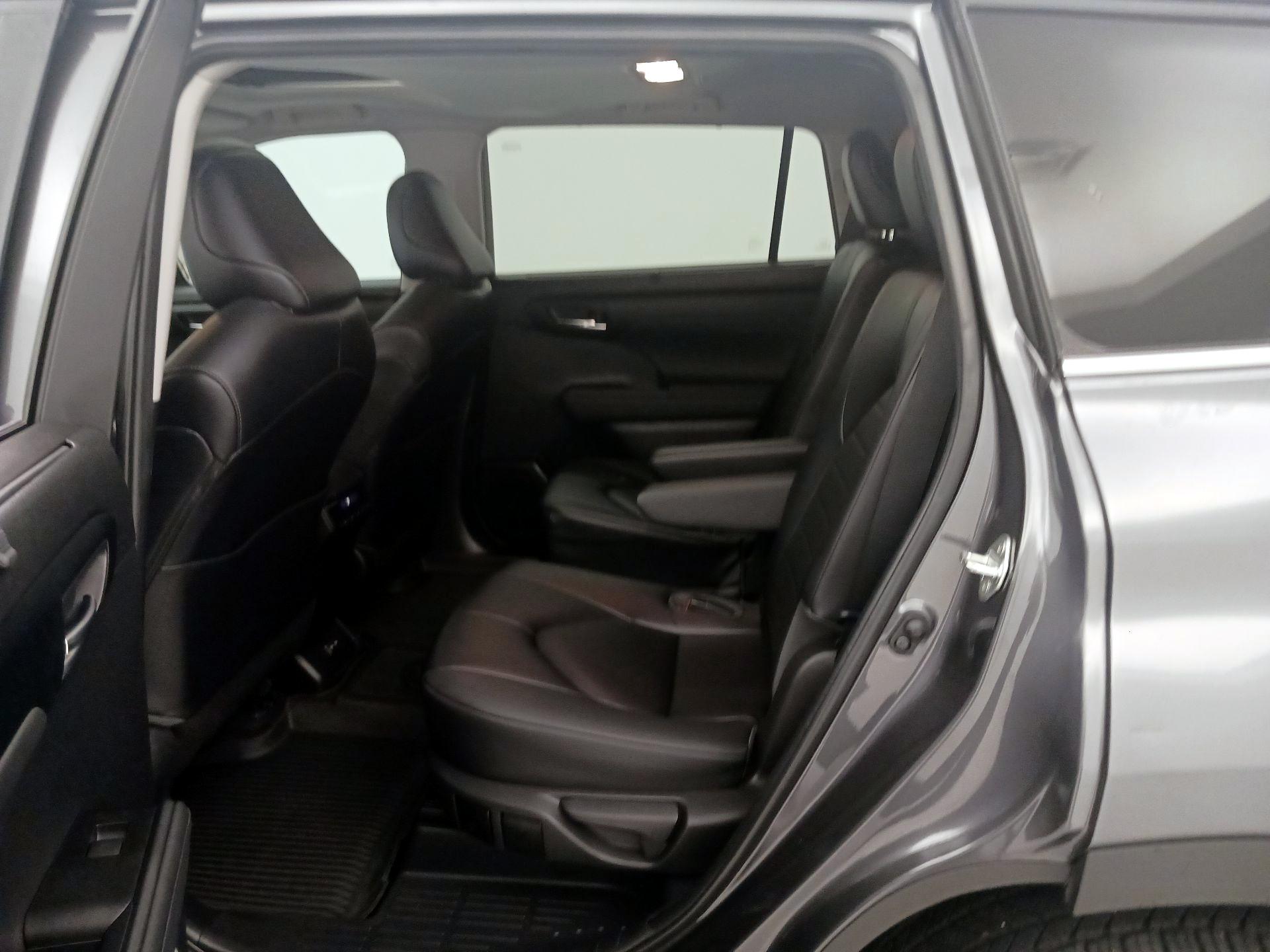 Thumbnail: 2023 Toyota Highlander - 20