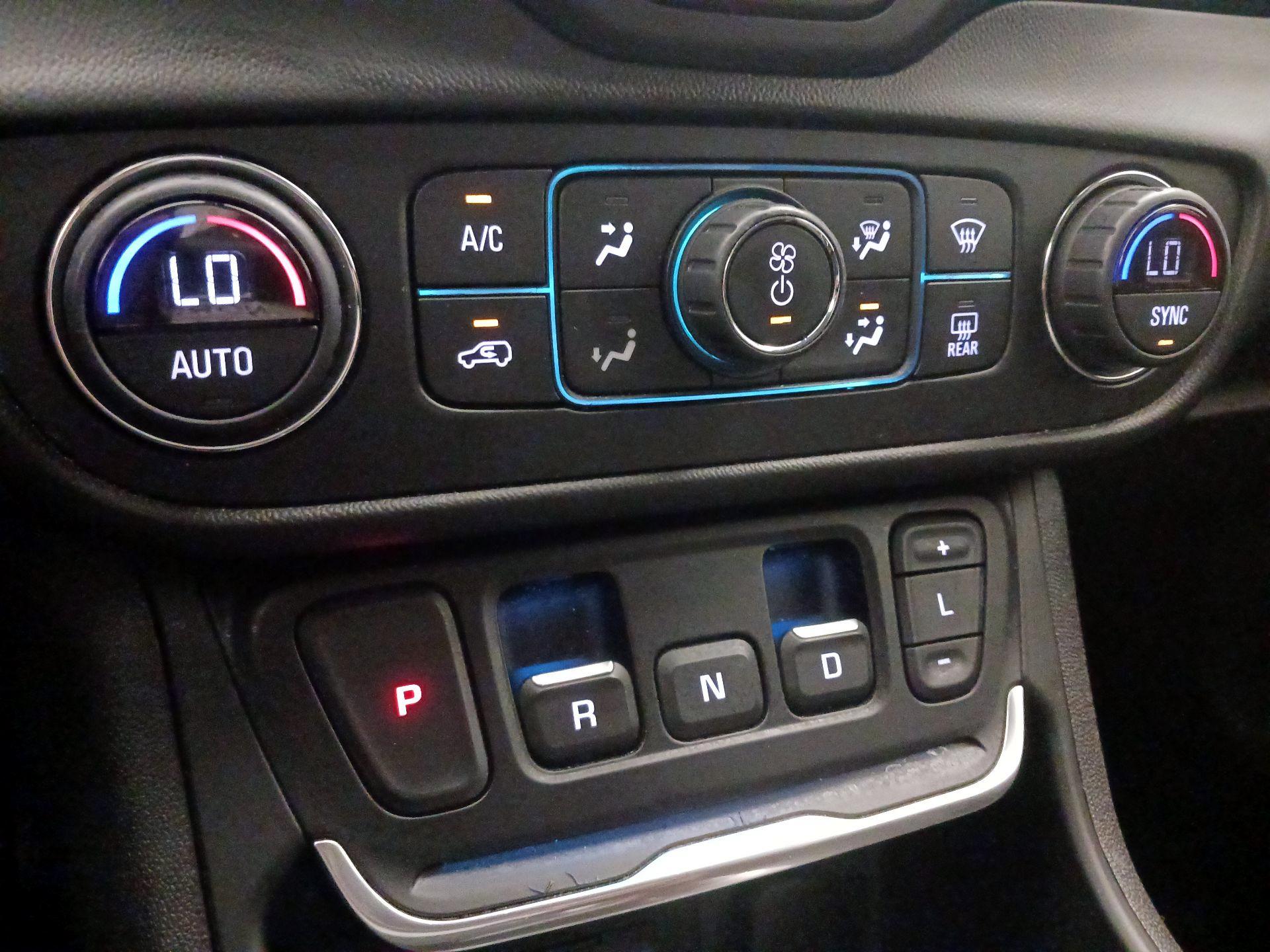 Thumbnail: 2020 GMC Terrain - 16