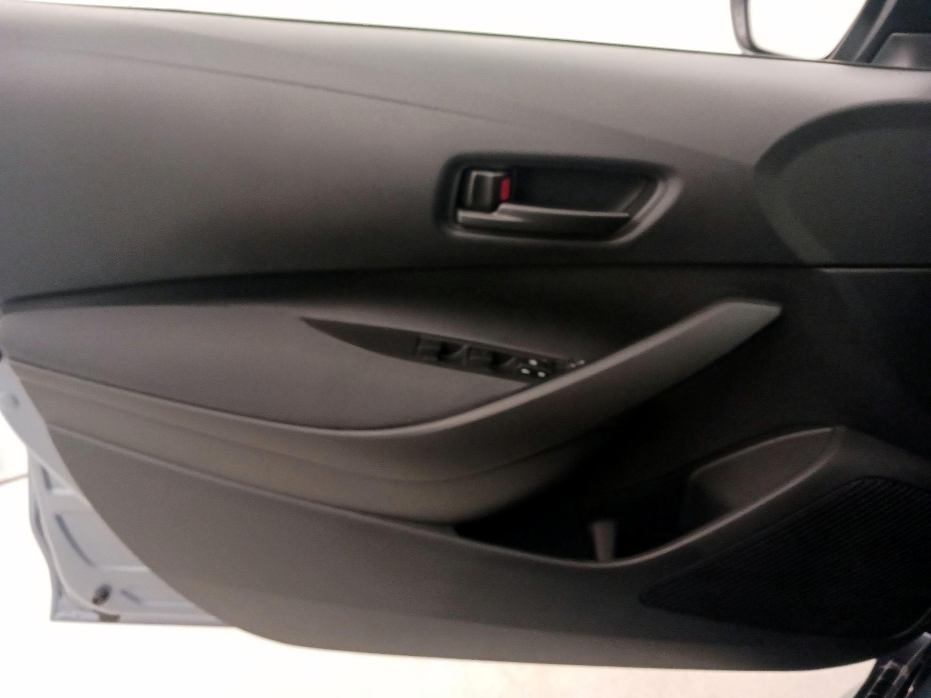 Thumbnail: 2025 Toyota Corolla - 12