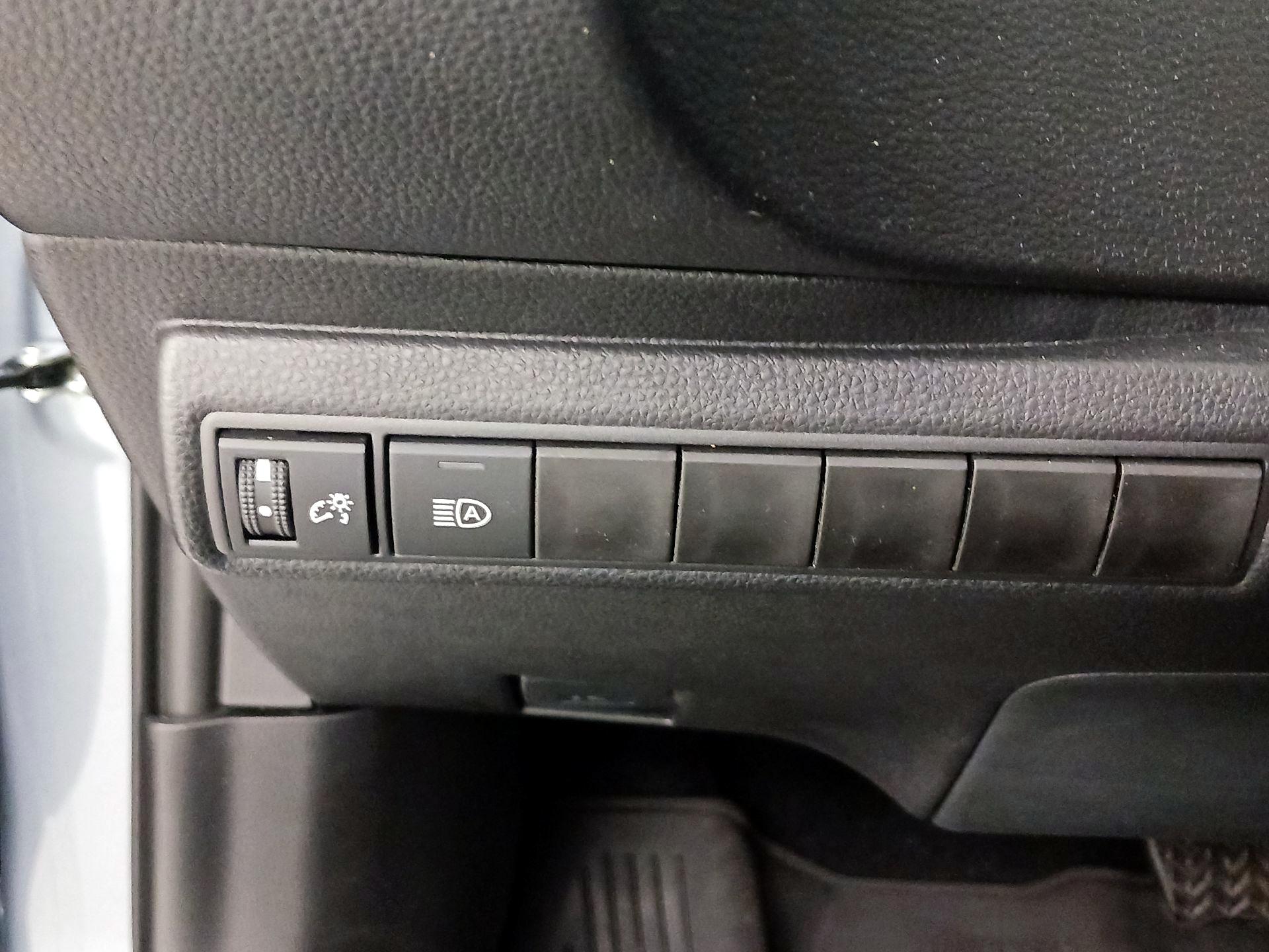 Thumbnail: 2025 Toyota Corolla - 13