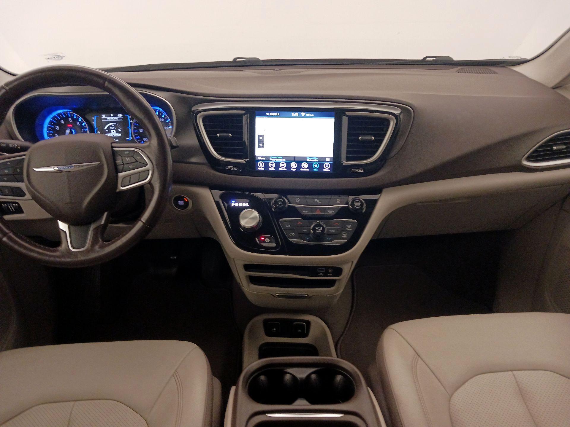 Thumbnail: 2019 Chrysler Pacifica - 9