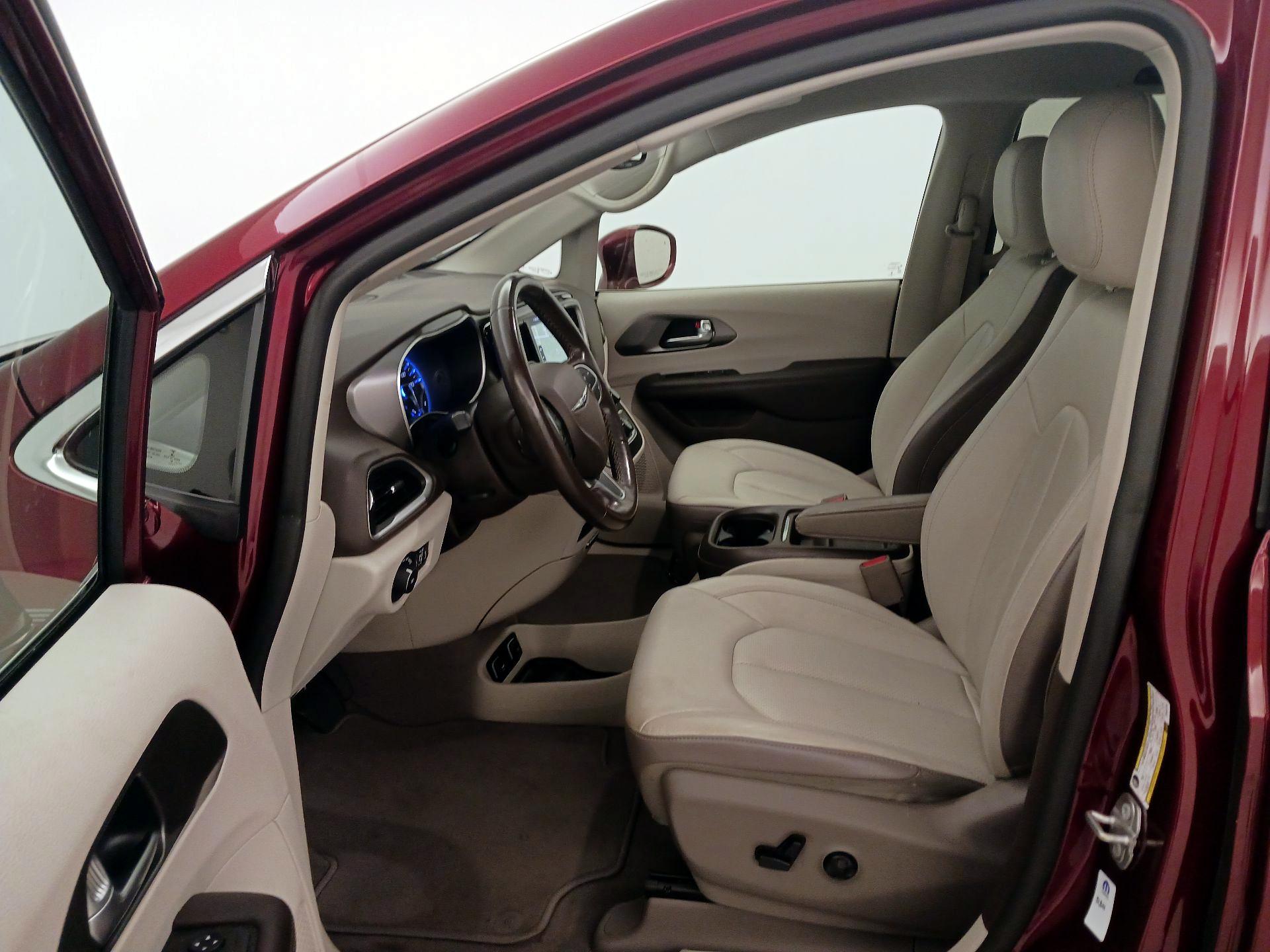 Thumbnail: 2019 Chrysler Pacifica - 11