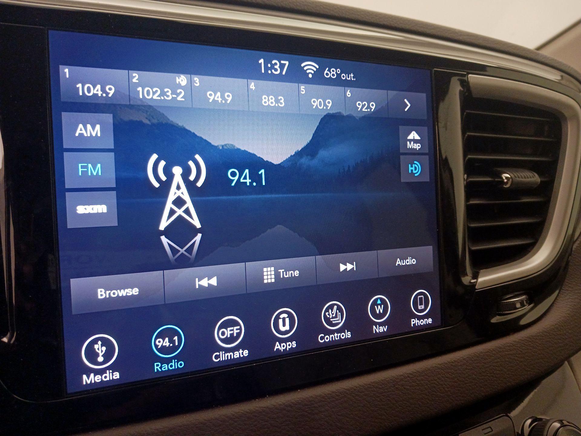 Thumbnail: 2019 Chrysler Pacifica - 16