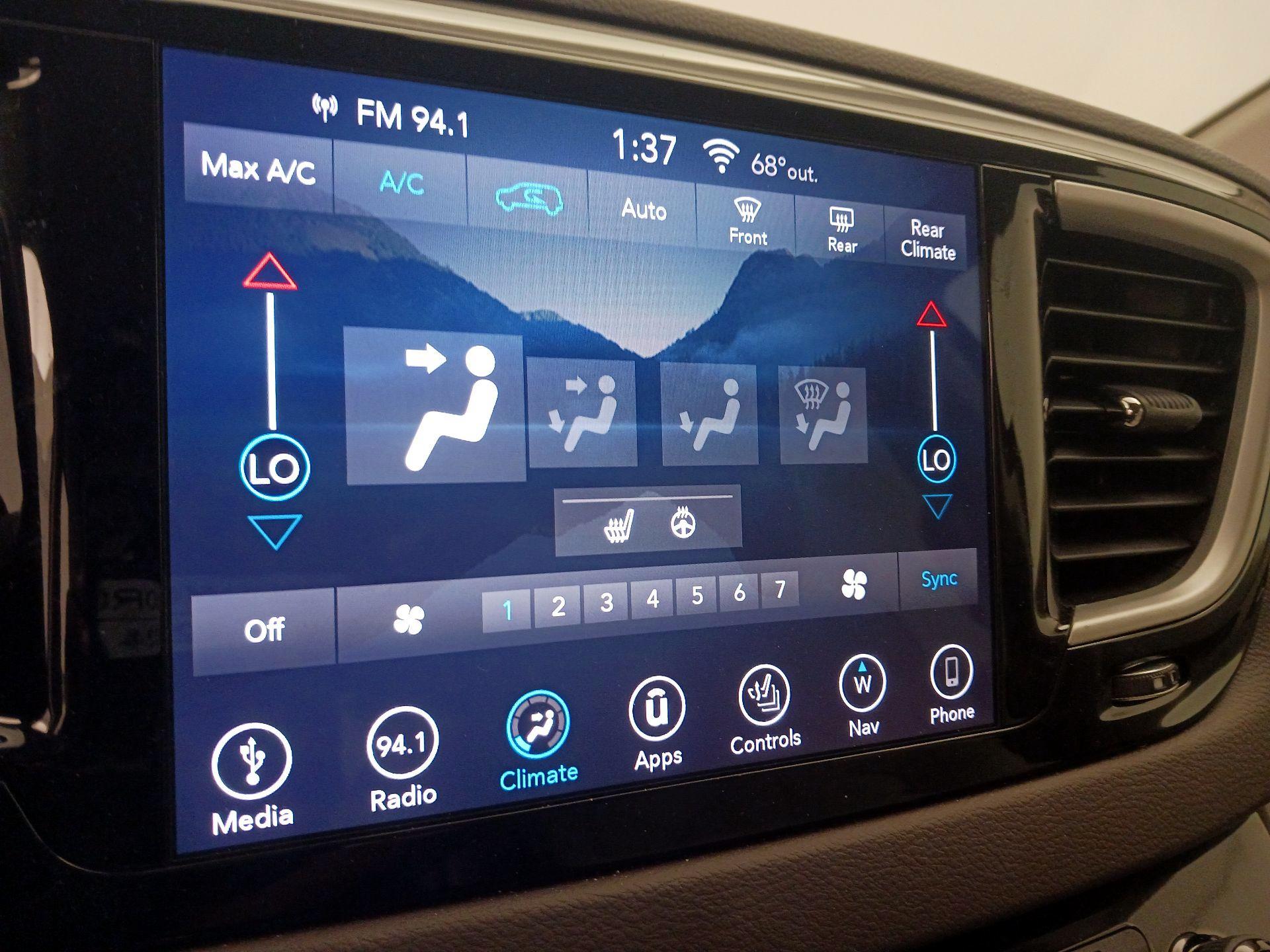 Thumbnail: 2019 Chrysler Pacifica - 17