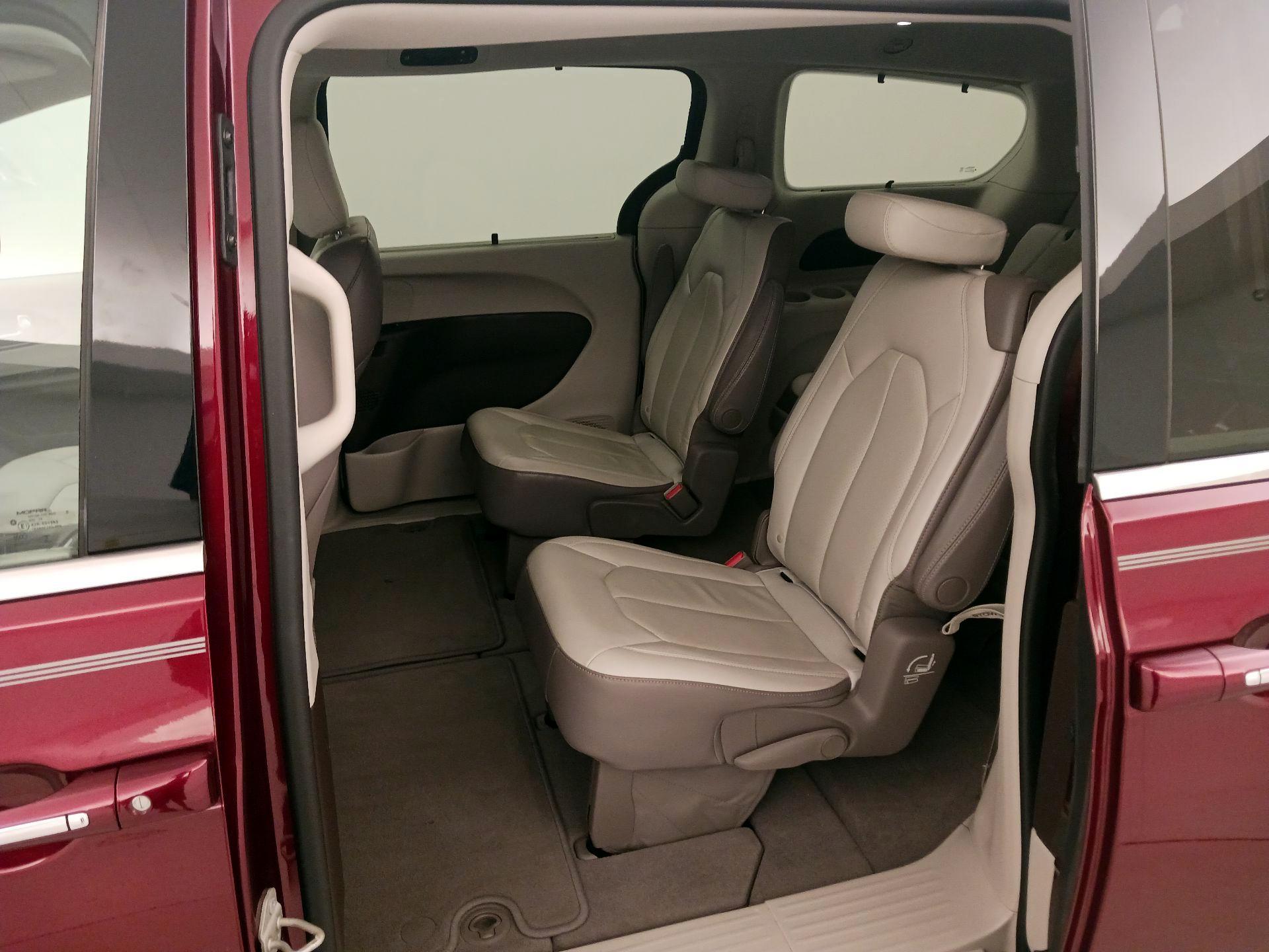 Thumbnail: 2019 Chrysler Pacifica - 20