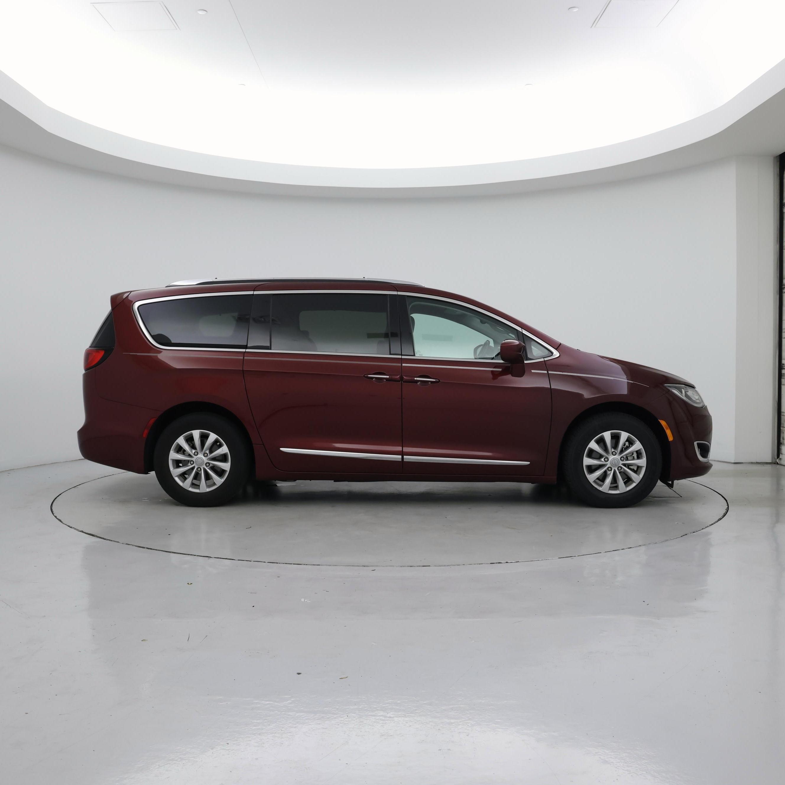 Thumbnail: 2019 Chrysler Pacifica - 7