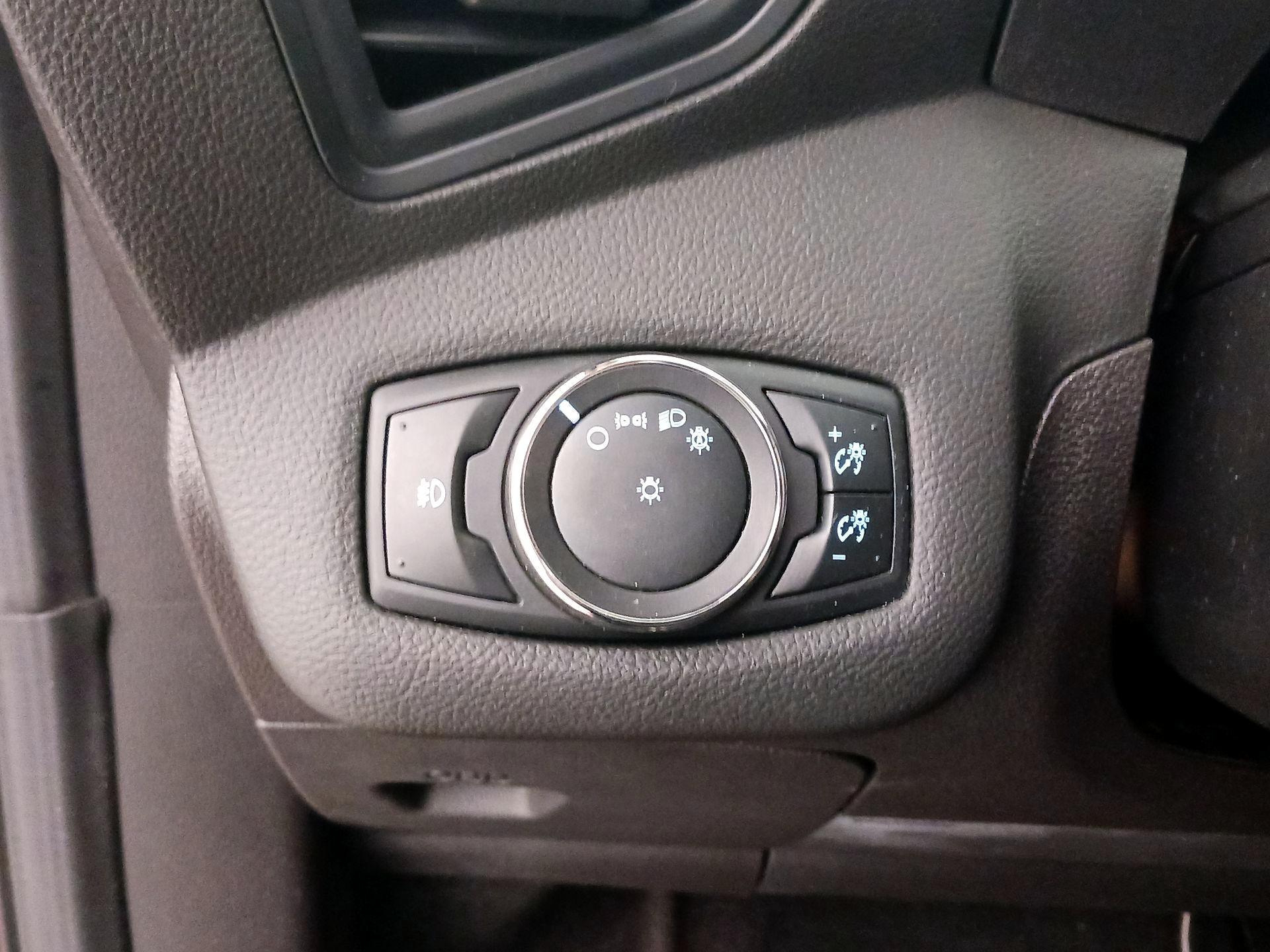 Thumbnail: 2015 Ford Escape - 13