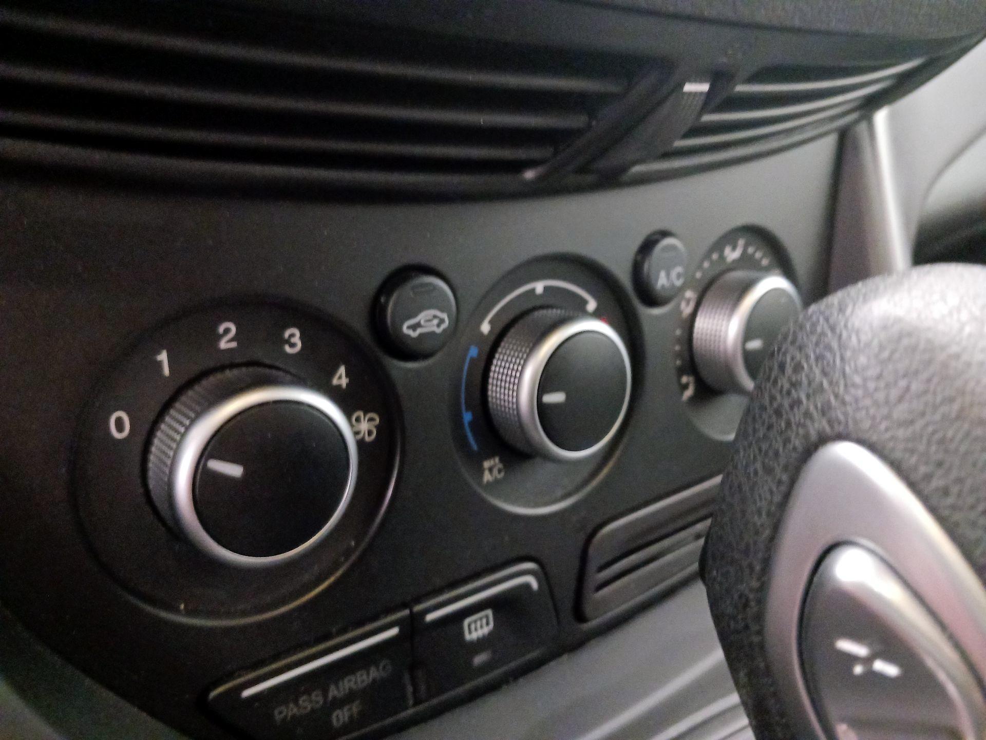 Thumbnail: 2015 Ford Escape - 16