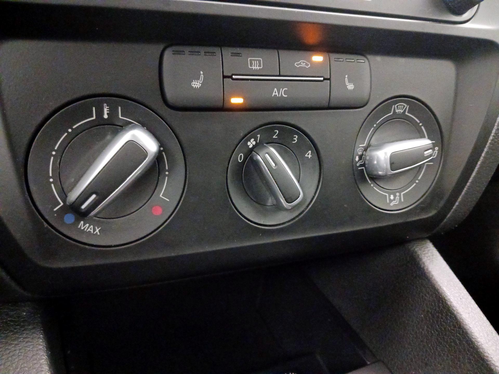 Thumbnail: 2015 Volkswagen Jetta - 16