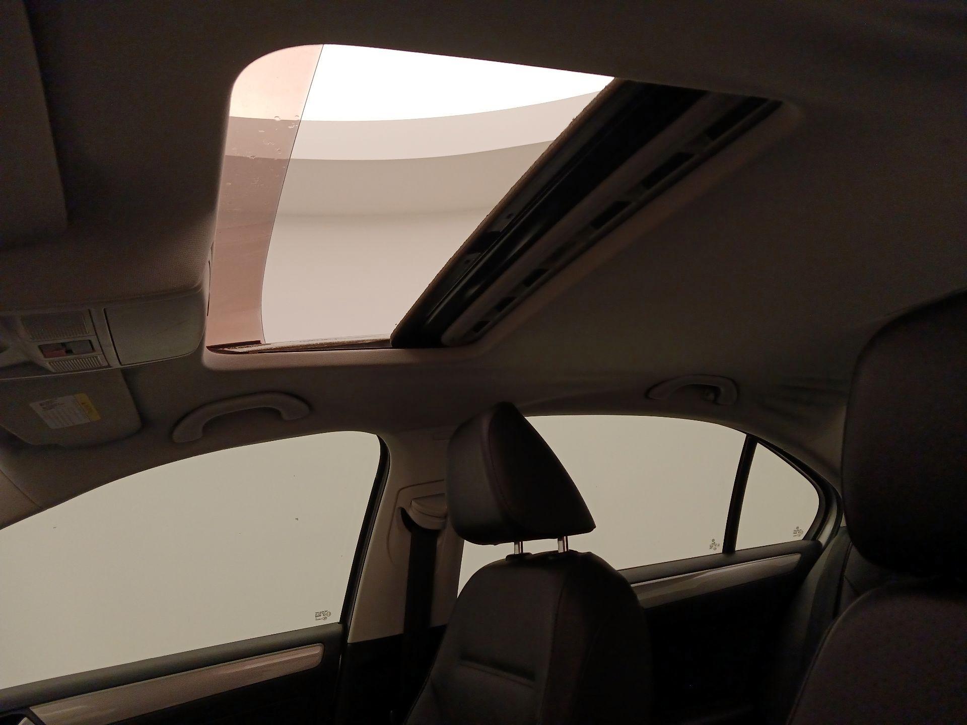 Thumbnail: 2015 Volkswagen Jetta - 19