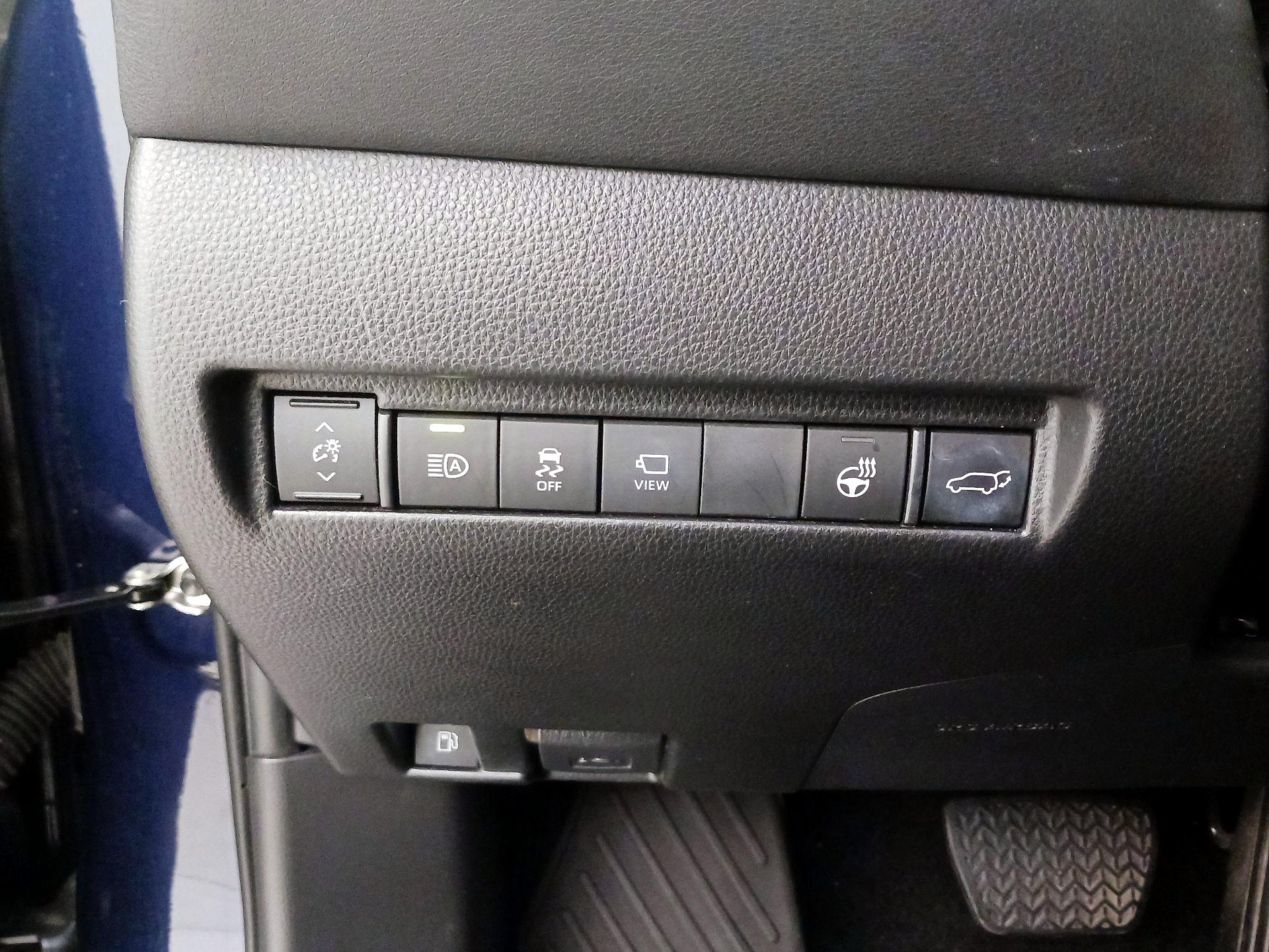 Thumbnail: 2022 Toyota Venza - 13