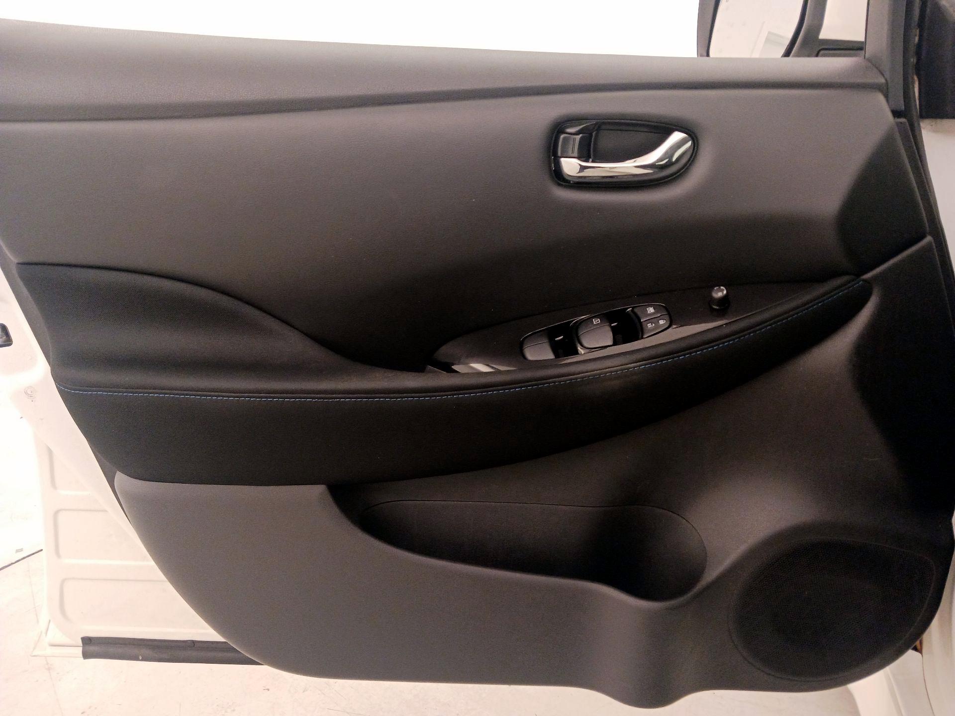 Thumbnail: 2020 Nissan Leaf - 12
