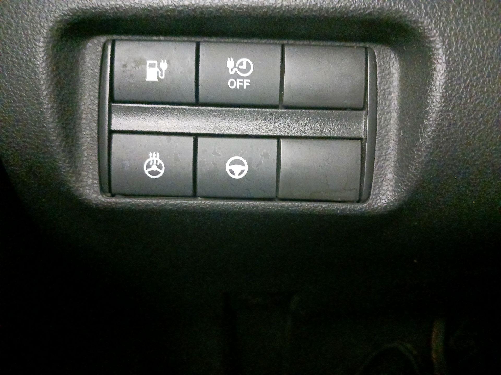 Thumbnail: 2020 Nissan Leaf - 13