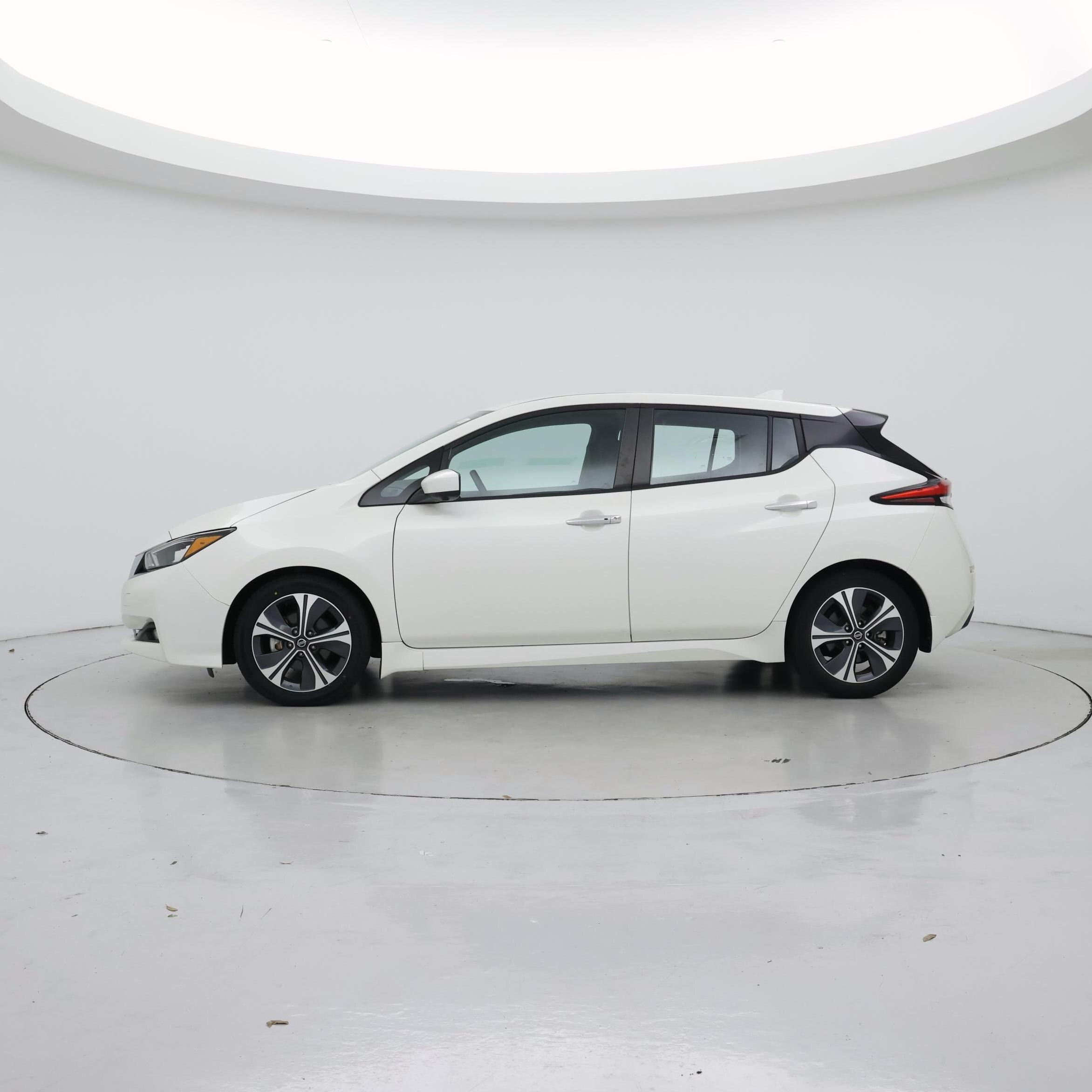 Thumbnail: 2020 Nissan Leaf - 3