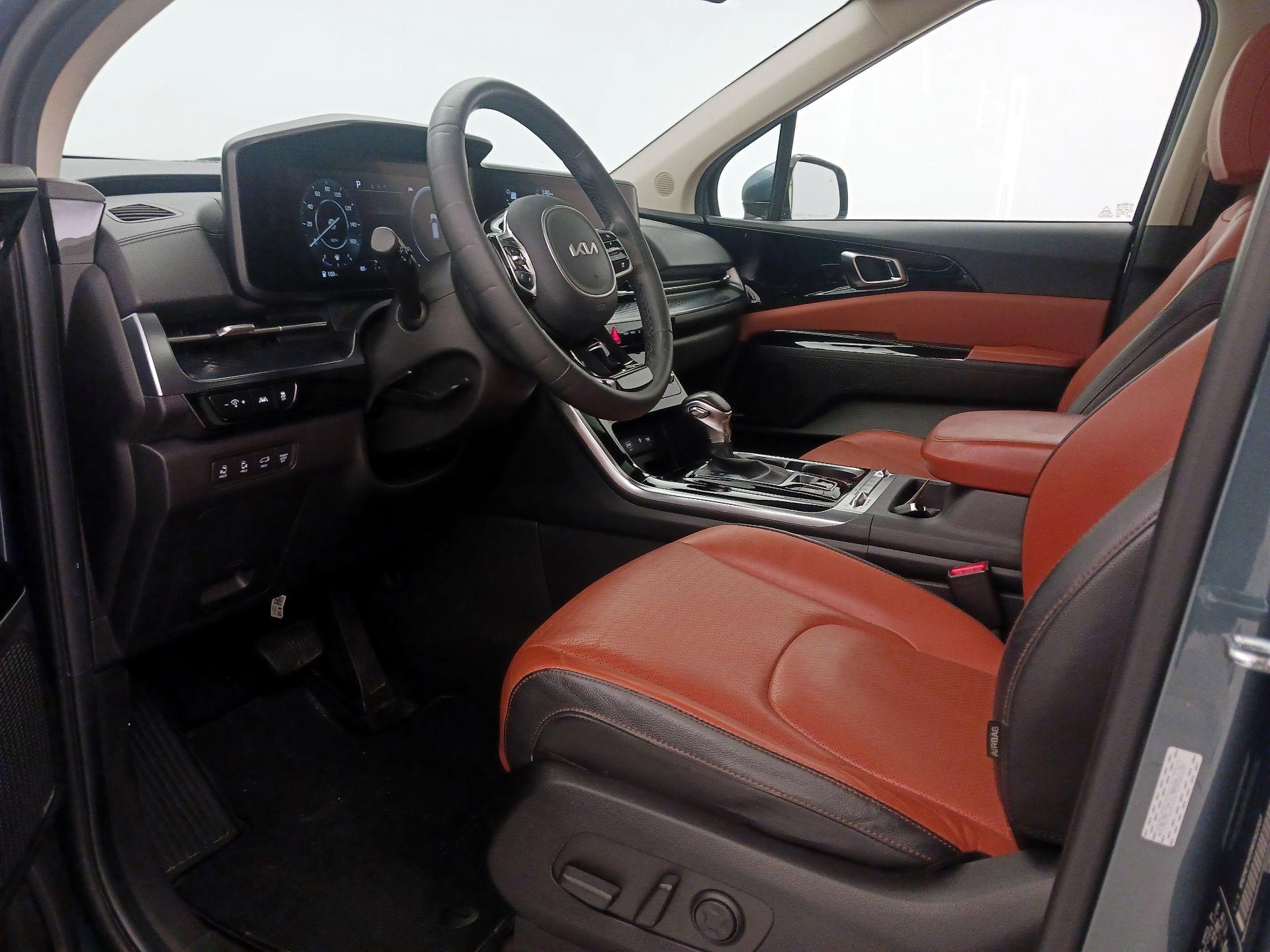 Thumbnail: 2022 Kia Carnival - 11