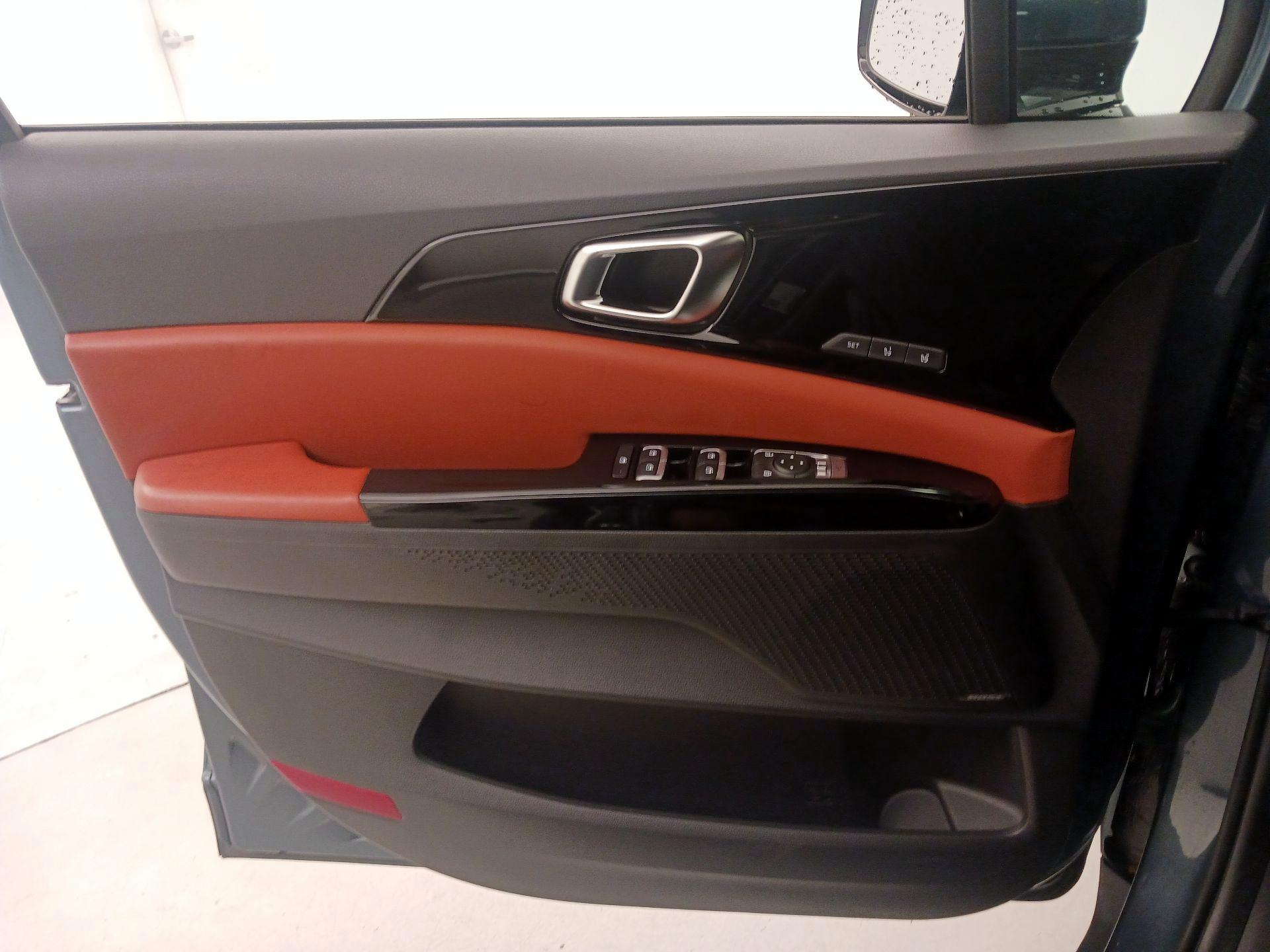 Thumbnail: 2022 Kia Carnival - 12