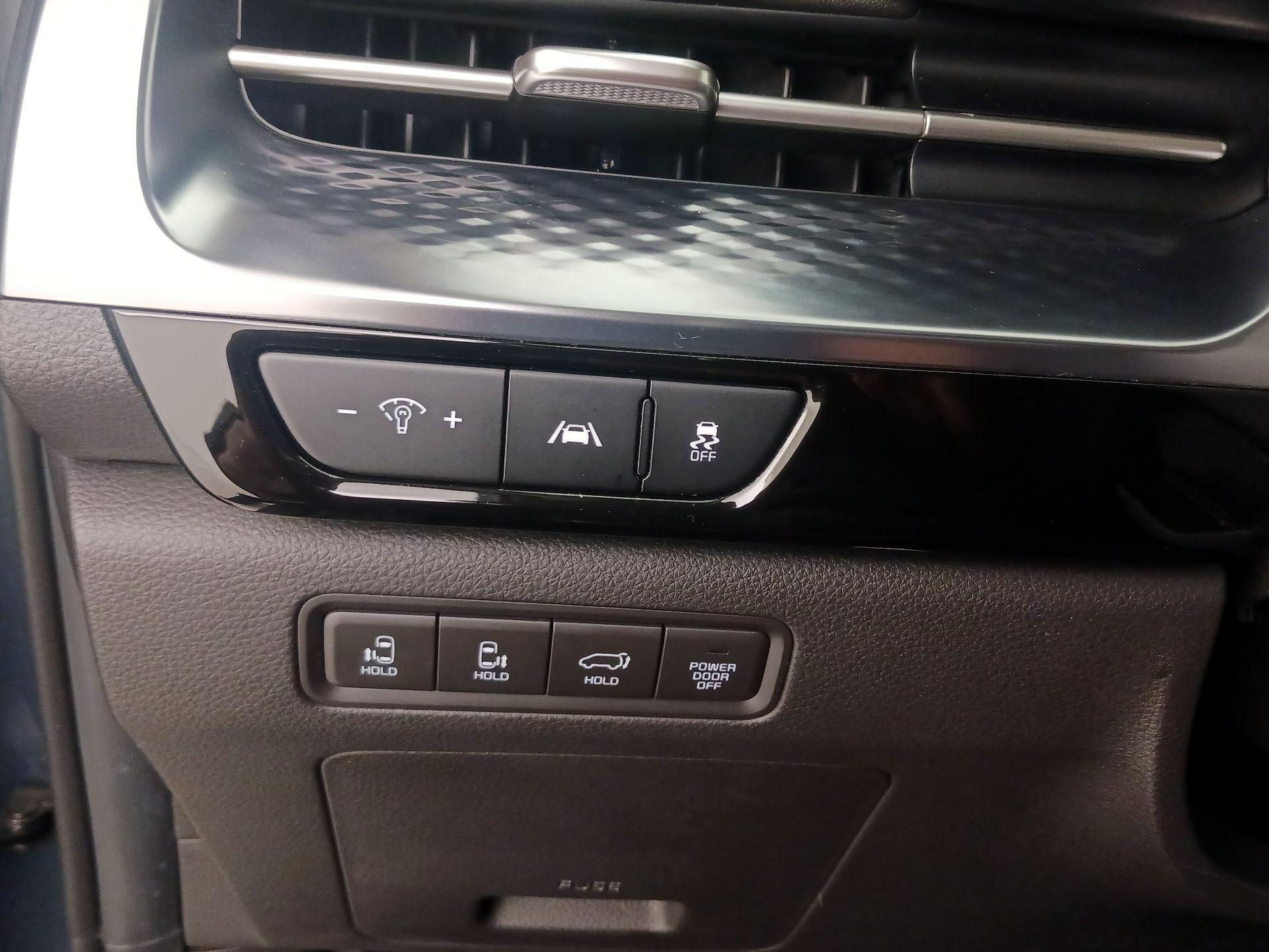 Thumbnail: 2022 Kia Carnival - 13