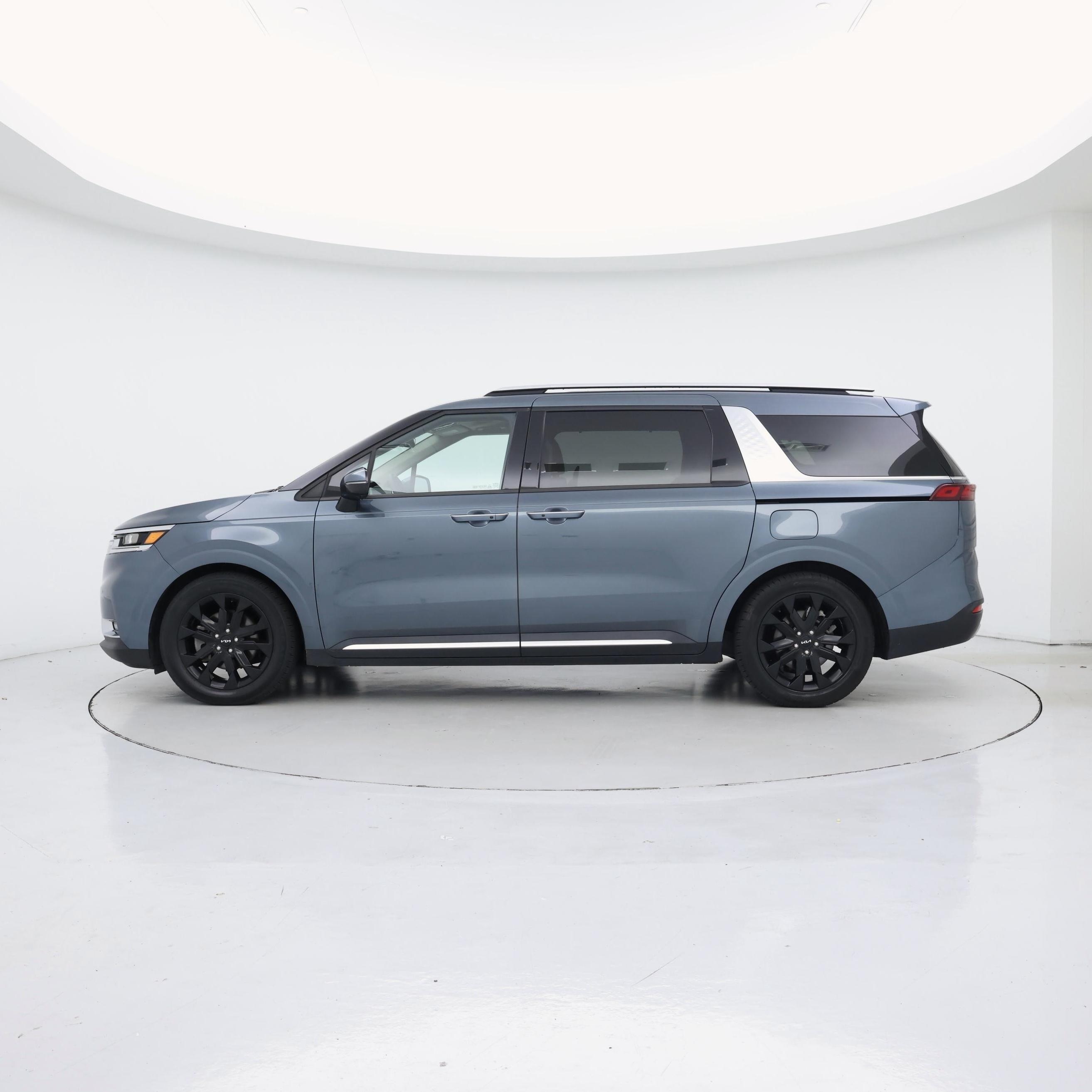 Thumbnail: 2022 Kia Carnival - 3