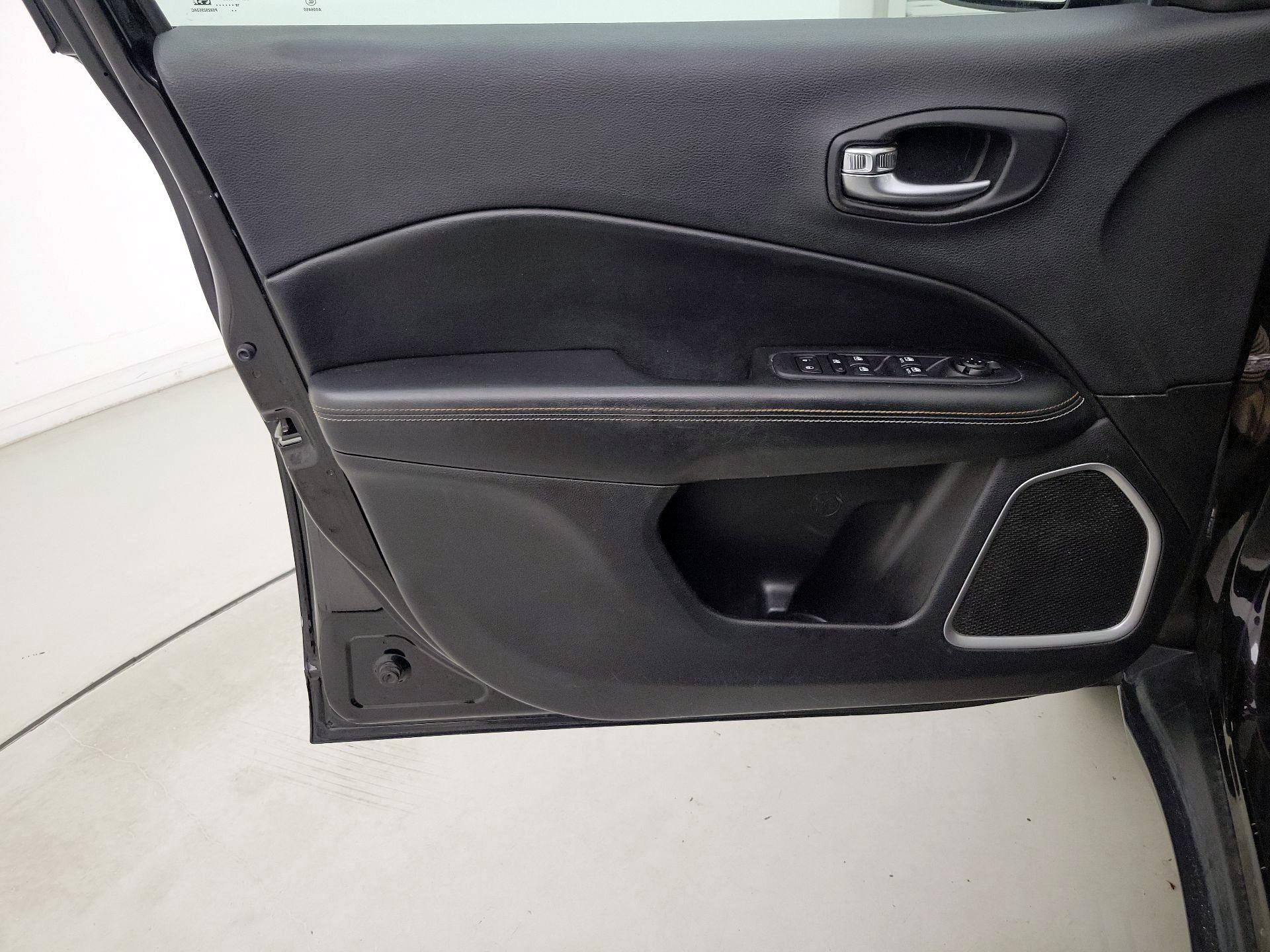 Thumbnail: 2019 Jeep Compass - 12