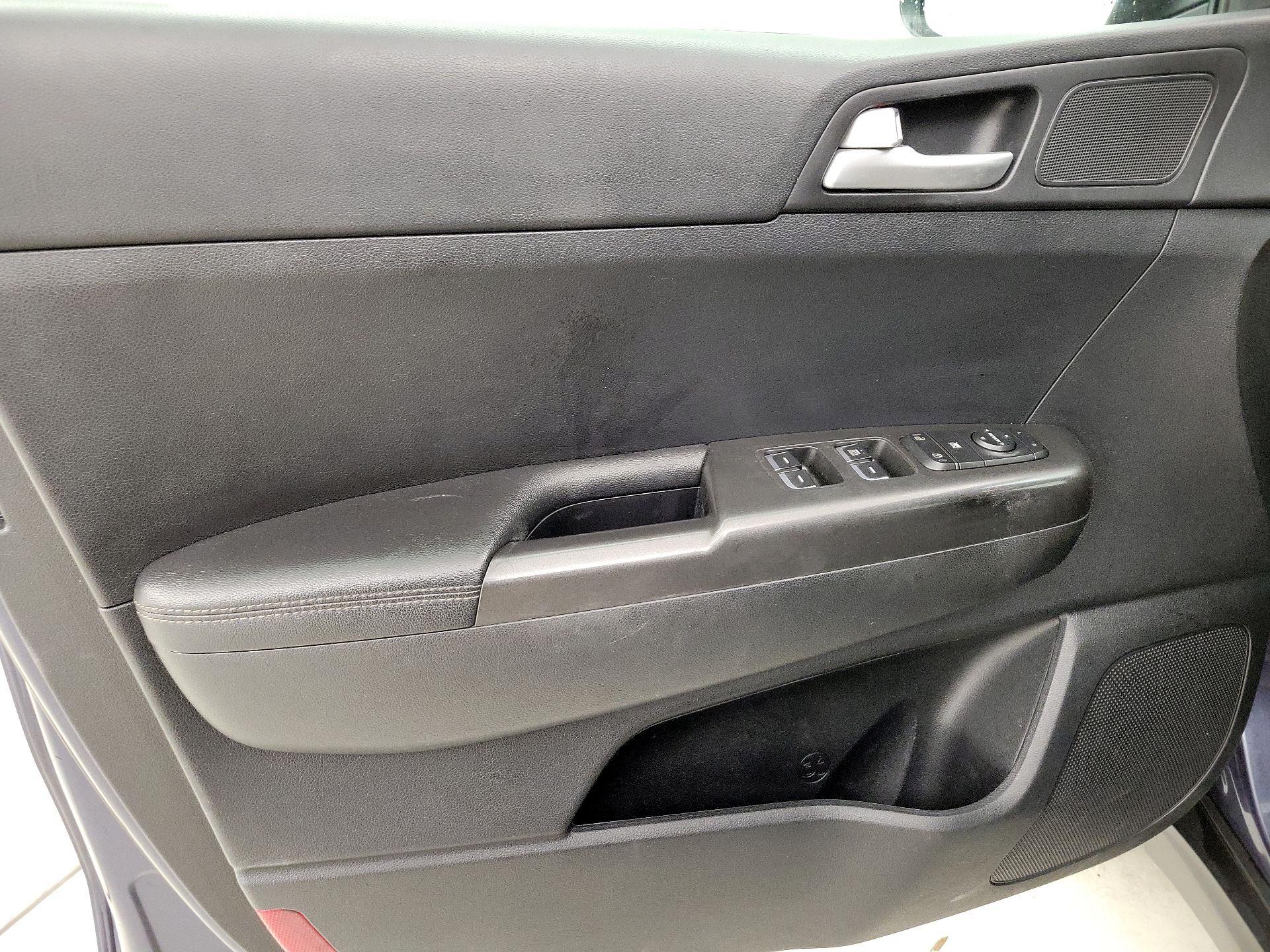 Thumbnail: 2019 Kia Sportage - 12