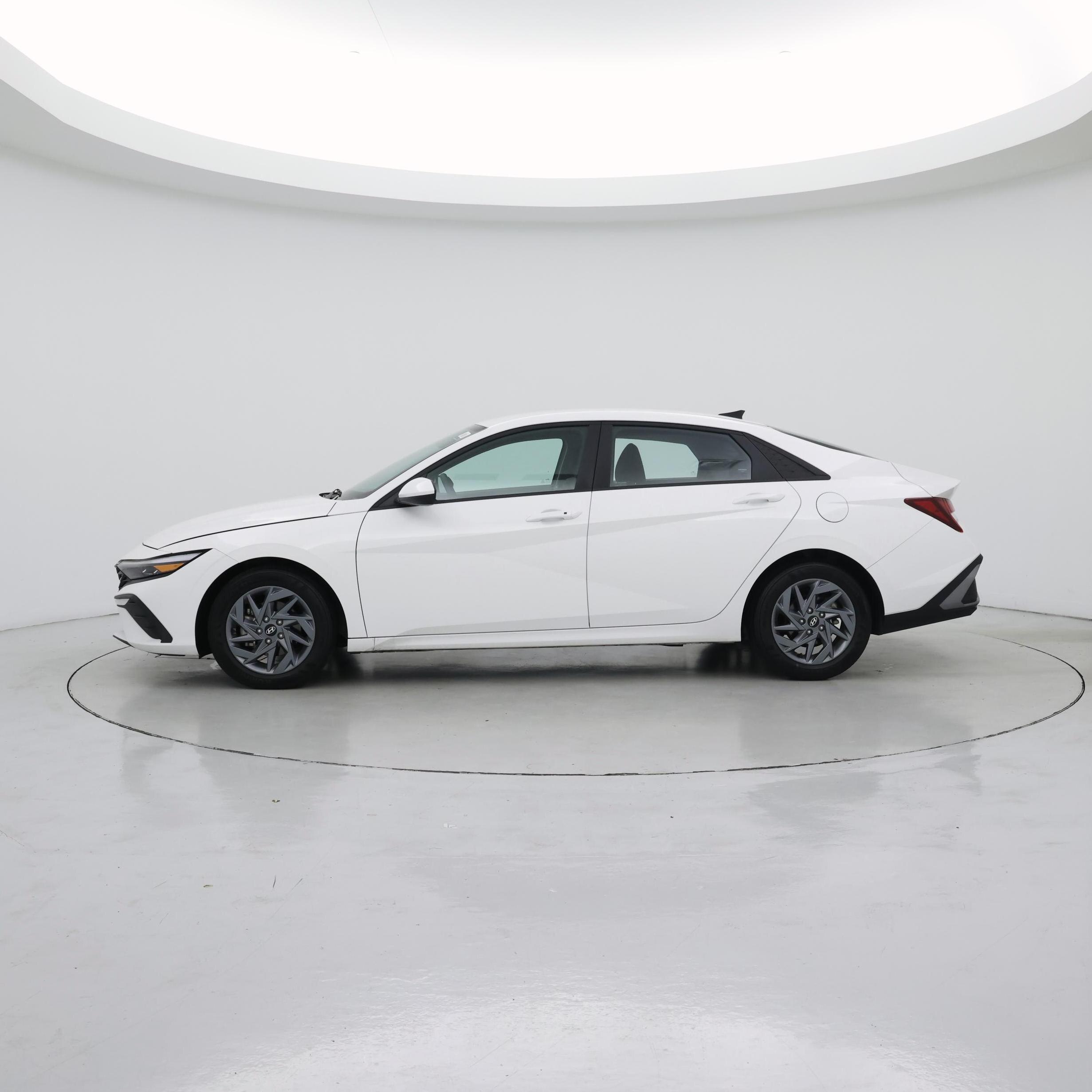 Thumbnail: 2024 Hyundai Elantra - 3