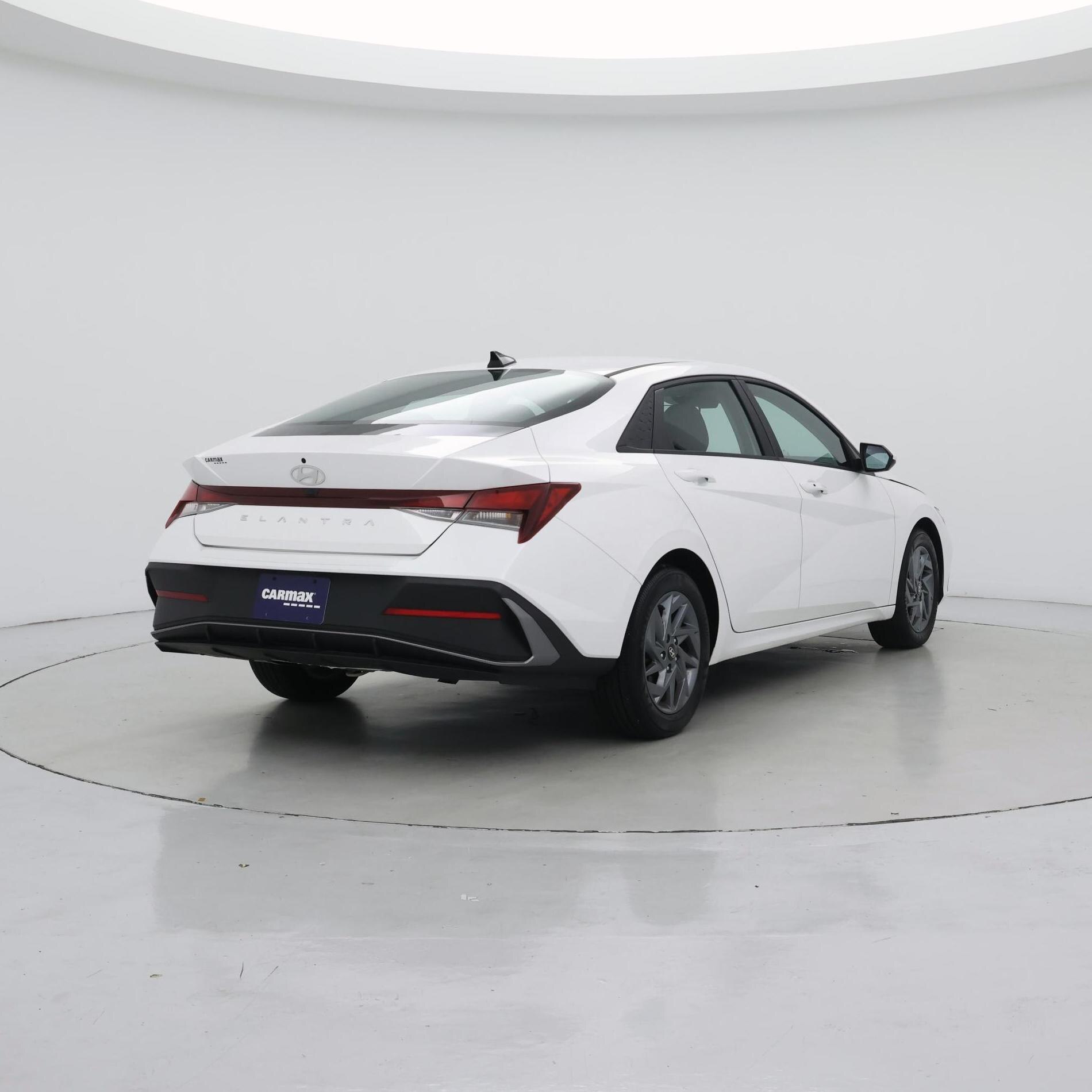 Thumbnail: 2024 Hyundai Elantra - 8