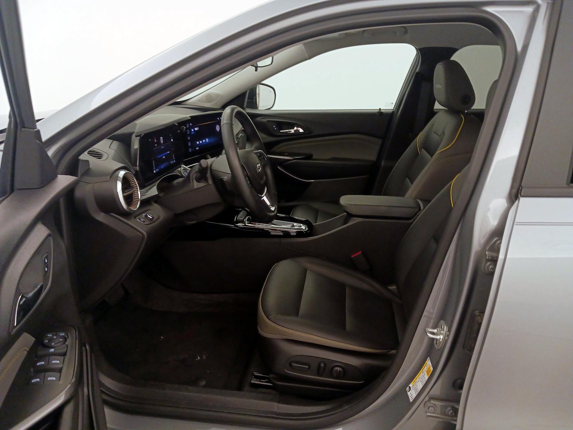 Thumbnail: 2025 Chevrolet Trax - 11