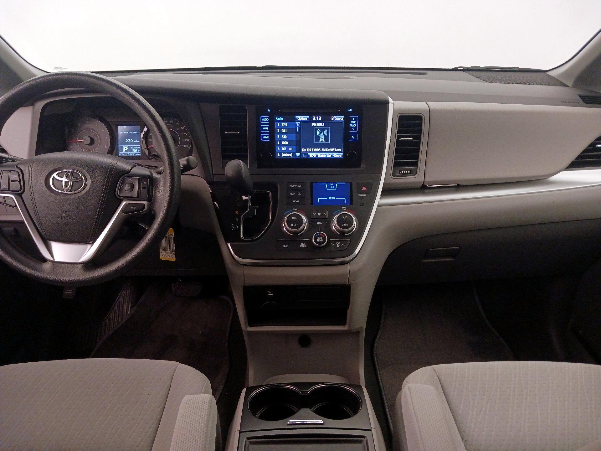 Thumbnail: 2016 Toyota Sienna - 9