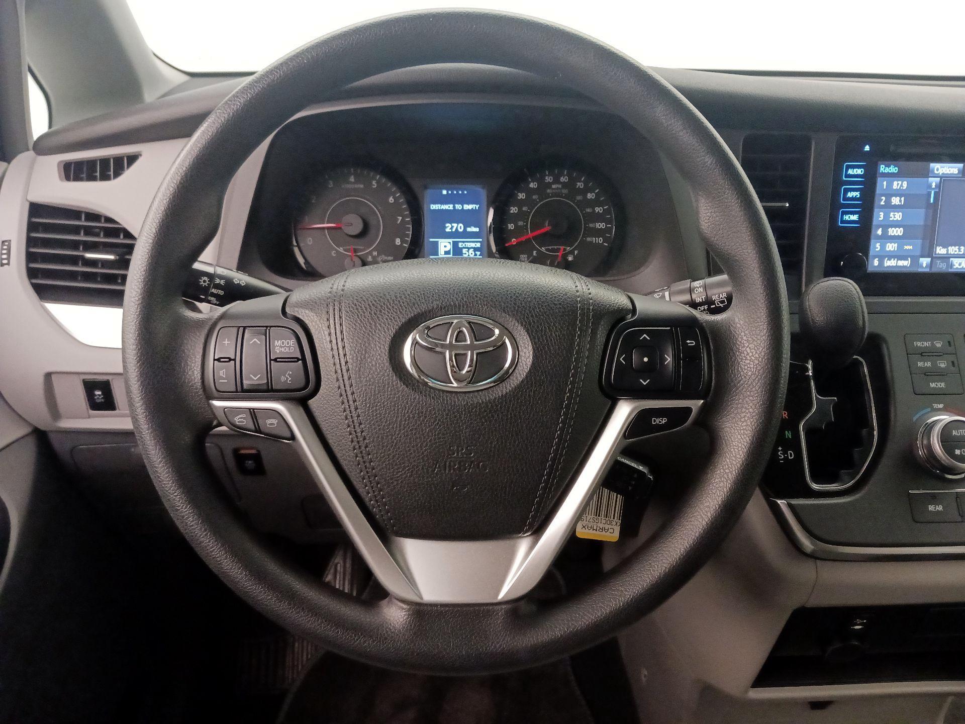 Thumbnail: 2016 Toyota Sienna - 10